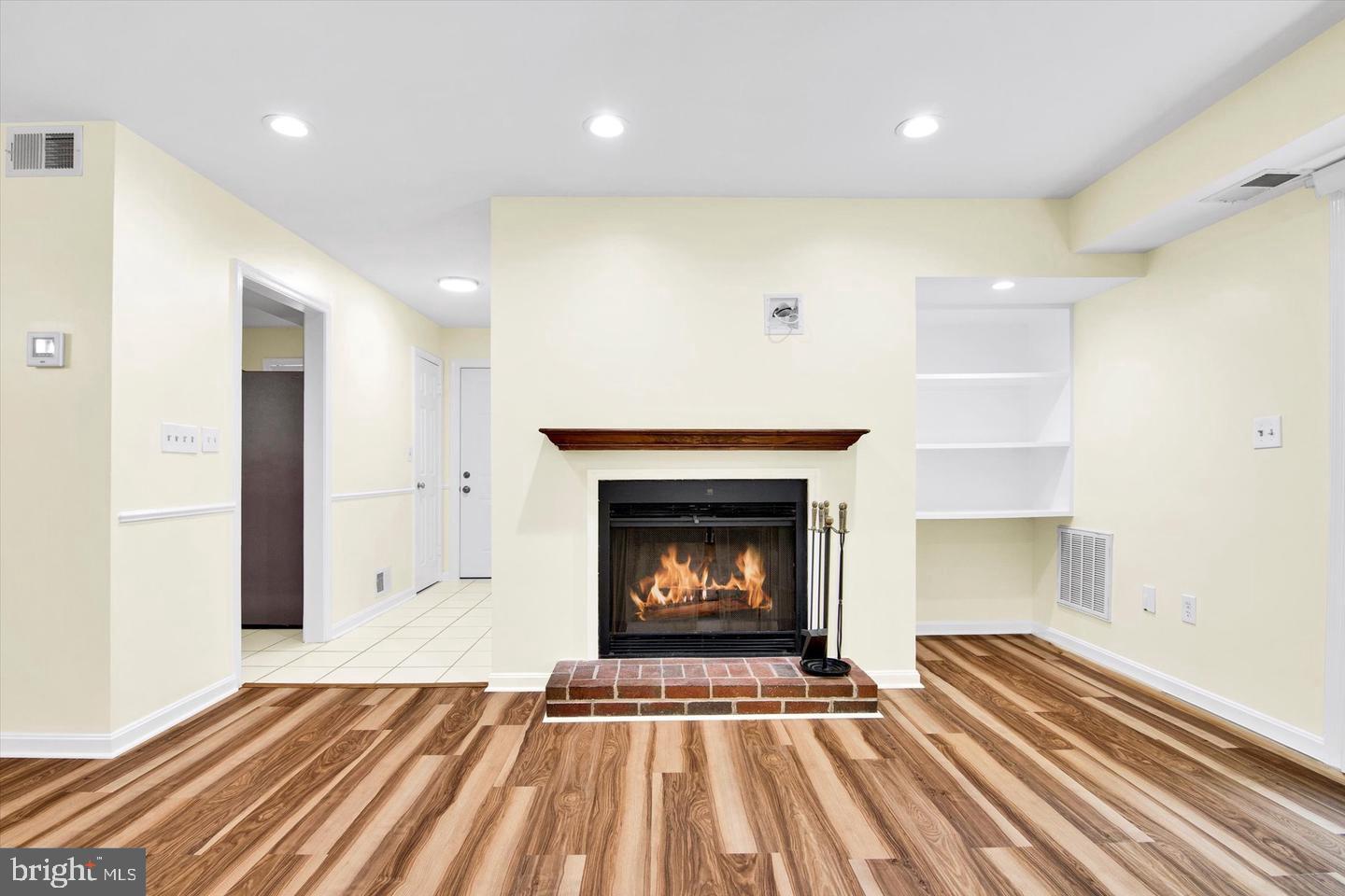 VININGS CONDO - Residential