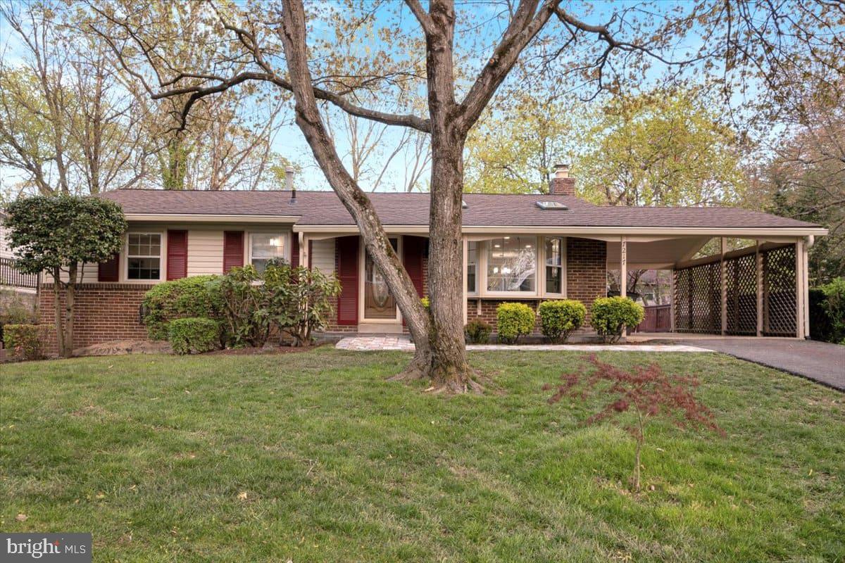 7217 WILLOW OAK PLACE