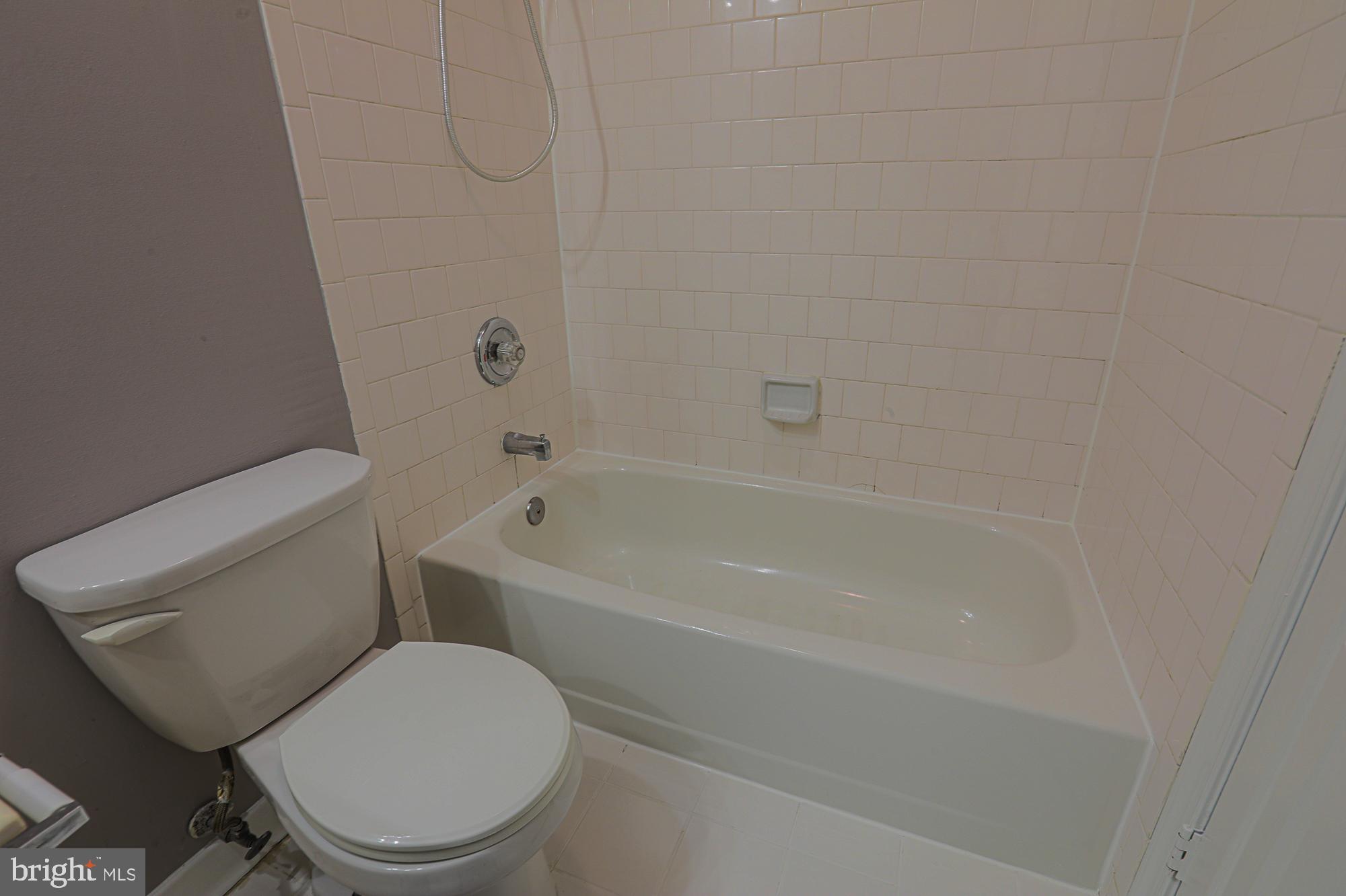 CARROLLWOOD MANOR - Residential