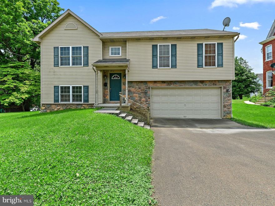 Move-in ready, this well-maintained home offers an open floor plan, cathedral ceiling, spacious rooms, family room with fireplace, and 2 car garage. Great location within walking distance to shops and restaurants.
