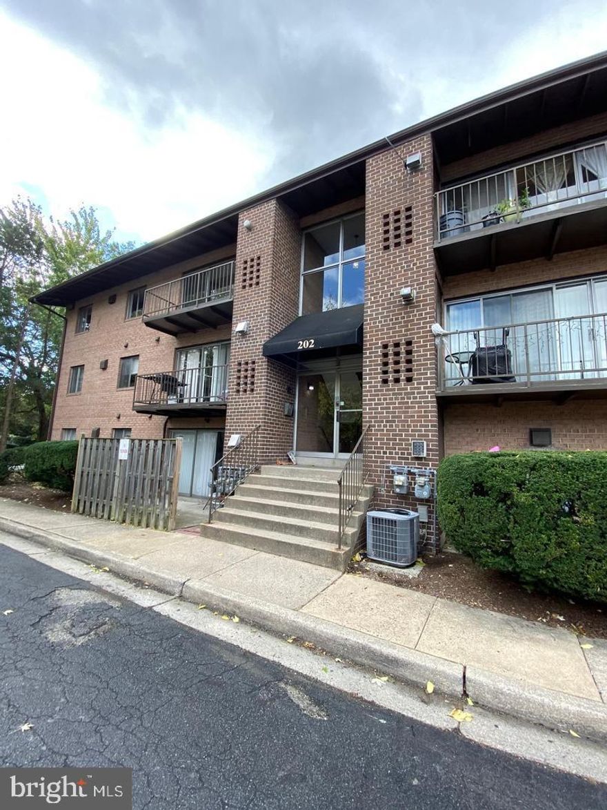 Renovated 2 bed/1 bath apartment just steps to "The Avenue" in Del Ray!  Washer/Dryer In basement of building. Just painted and updated, this unit has a brand new kitchen, newly renovated bathroom with crisp subway tiles and newly refinished floors. A spacious living and dining room look onto a large balcony - perfect for sipping morning coffee or enjoying fall evenings. Leave your car in the parking lot and walk to all Del Ray has to offer. Welcome Home!