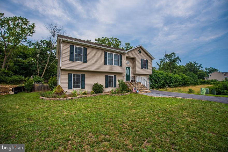 This wonderful, spacious split foyer home has vaulted ceilings, separate dining room & kitchen, 3 generous size bedrooms and 2 full baths on the main level! The lower level offers a spacious family room, half bath, laundry room and an area unfinished  that can be finished for additional space.  Nice clean one car garage.  This home has been cared for and shows fantastic!