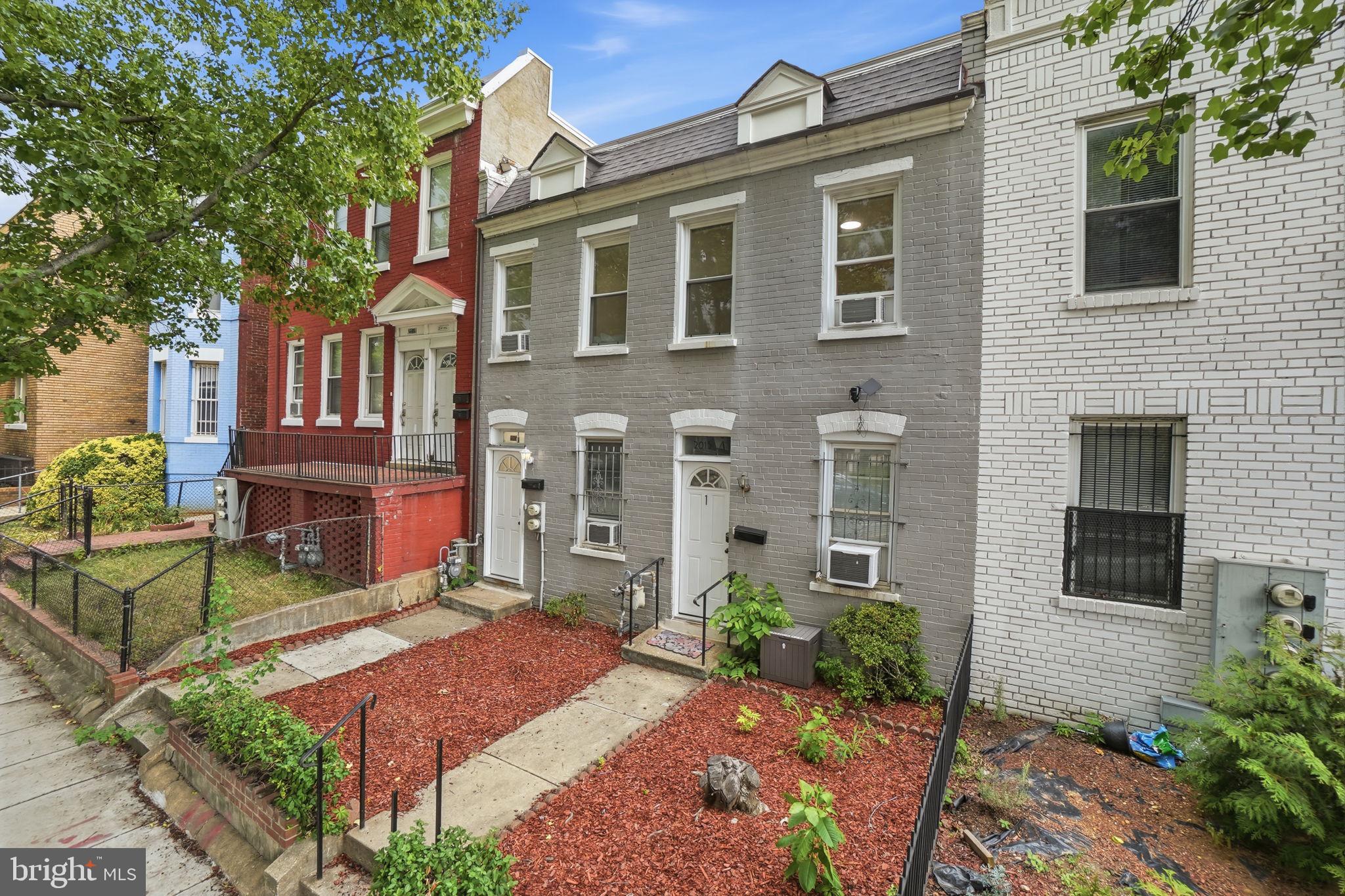 2015 4TH STREET NE