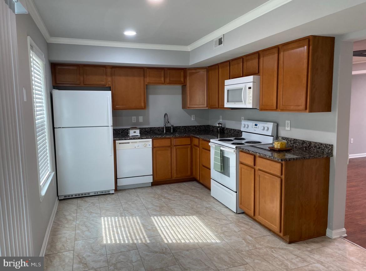 BROOKWOOD - Residential Lease