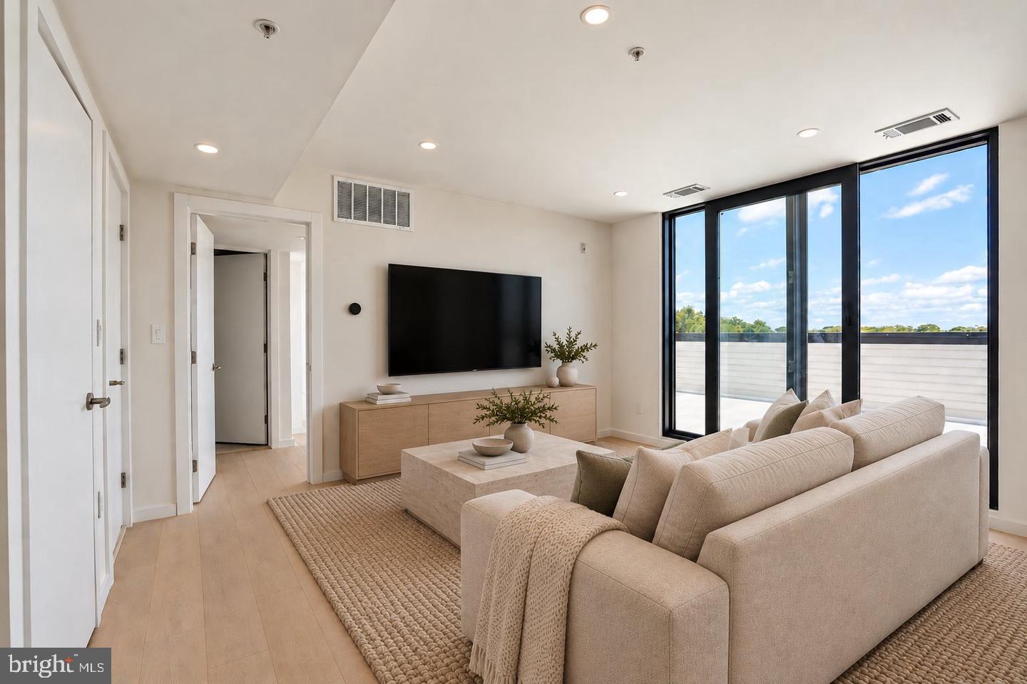 2117 M STREET NE PENTHOUSE