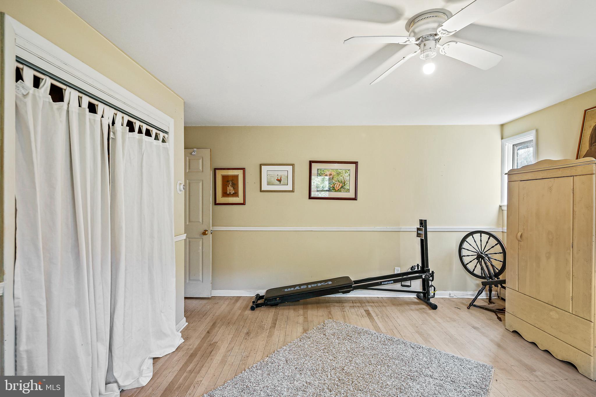 WHITE HALL - Residential