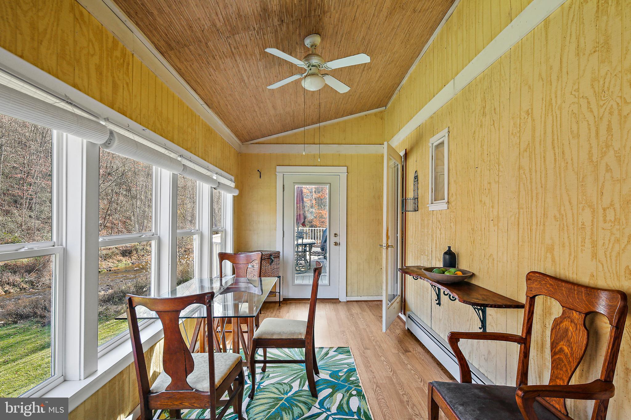 WHITE HALL - Residential