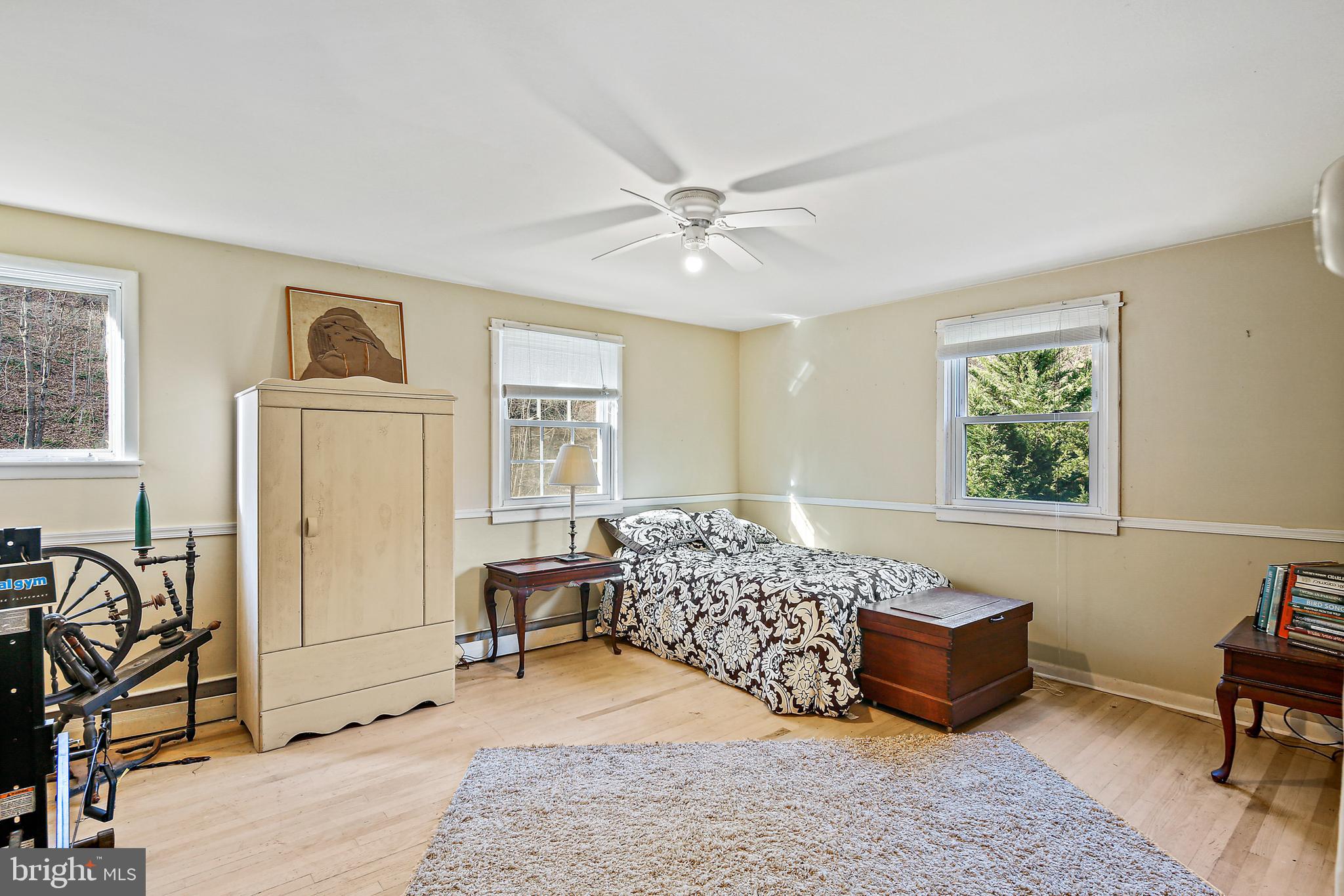 WHITE HALL - Residential