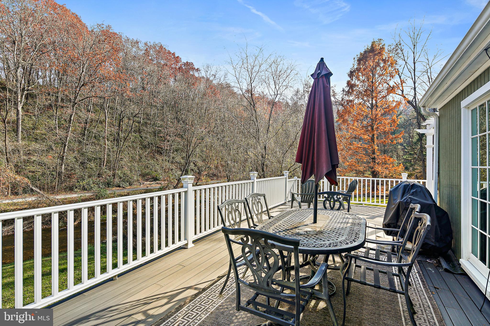 WHITE HALL - Residential