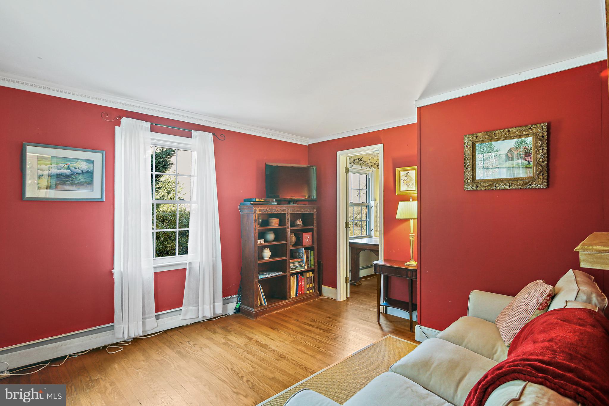 WHITE HALL - Residential