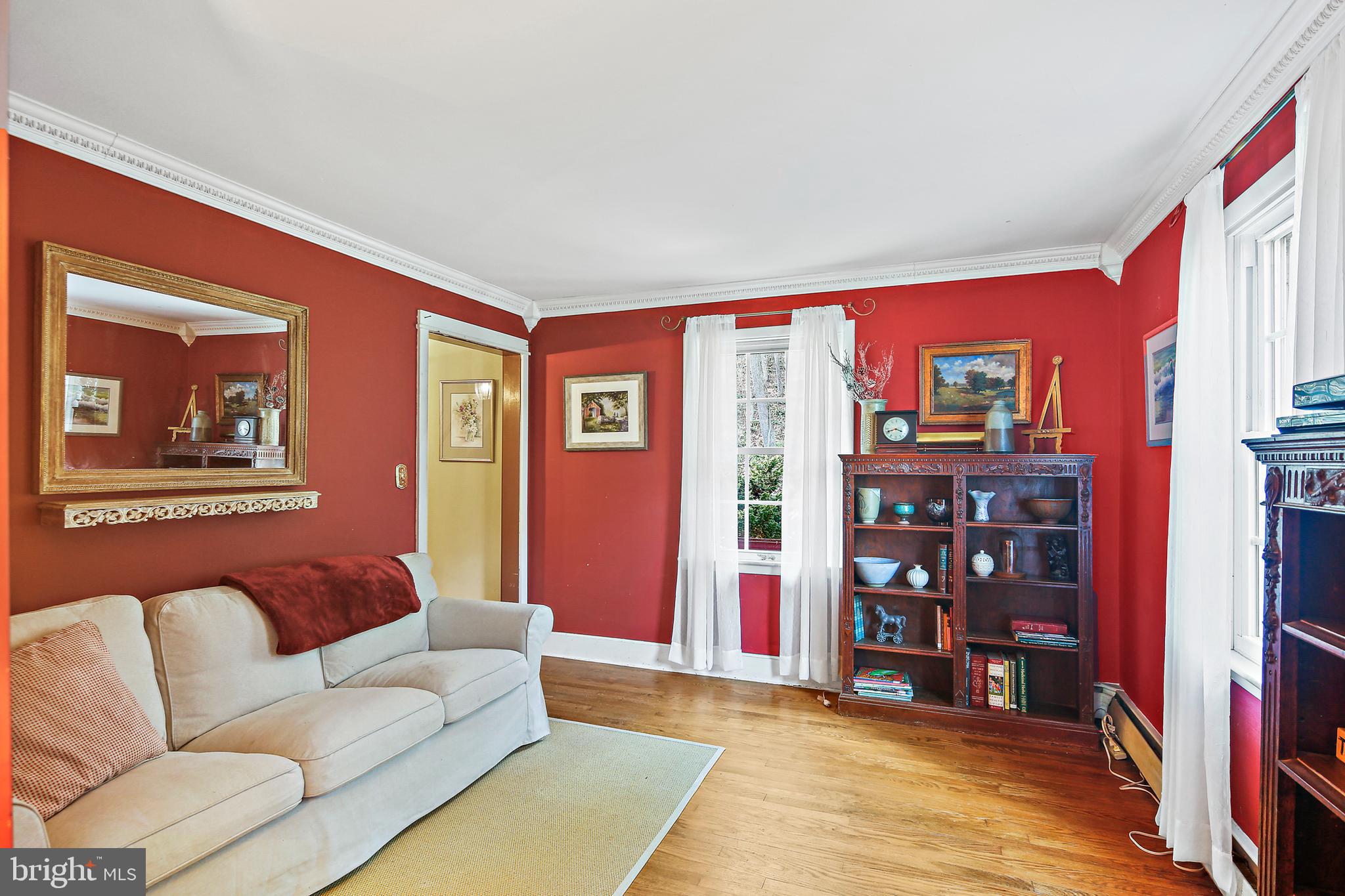 WHITE HALL - Residential