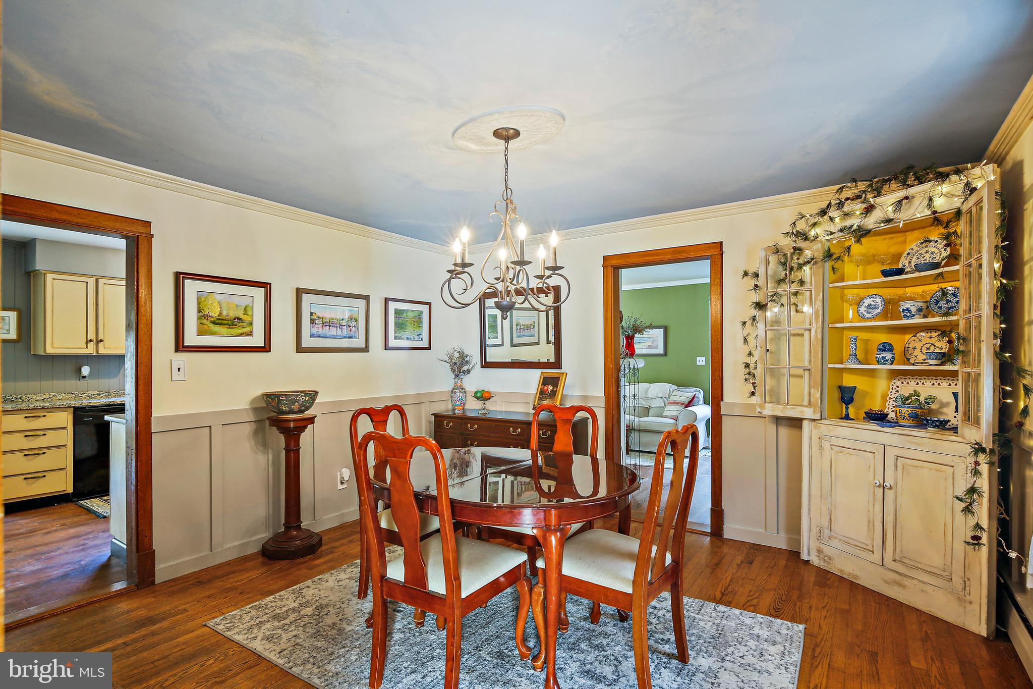 WHITE HALL - Residential