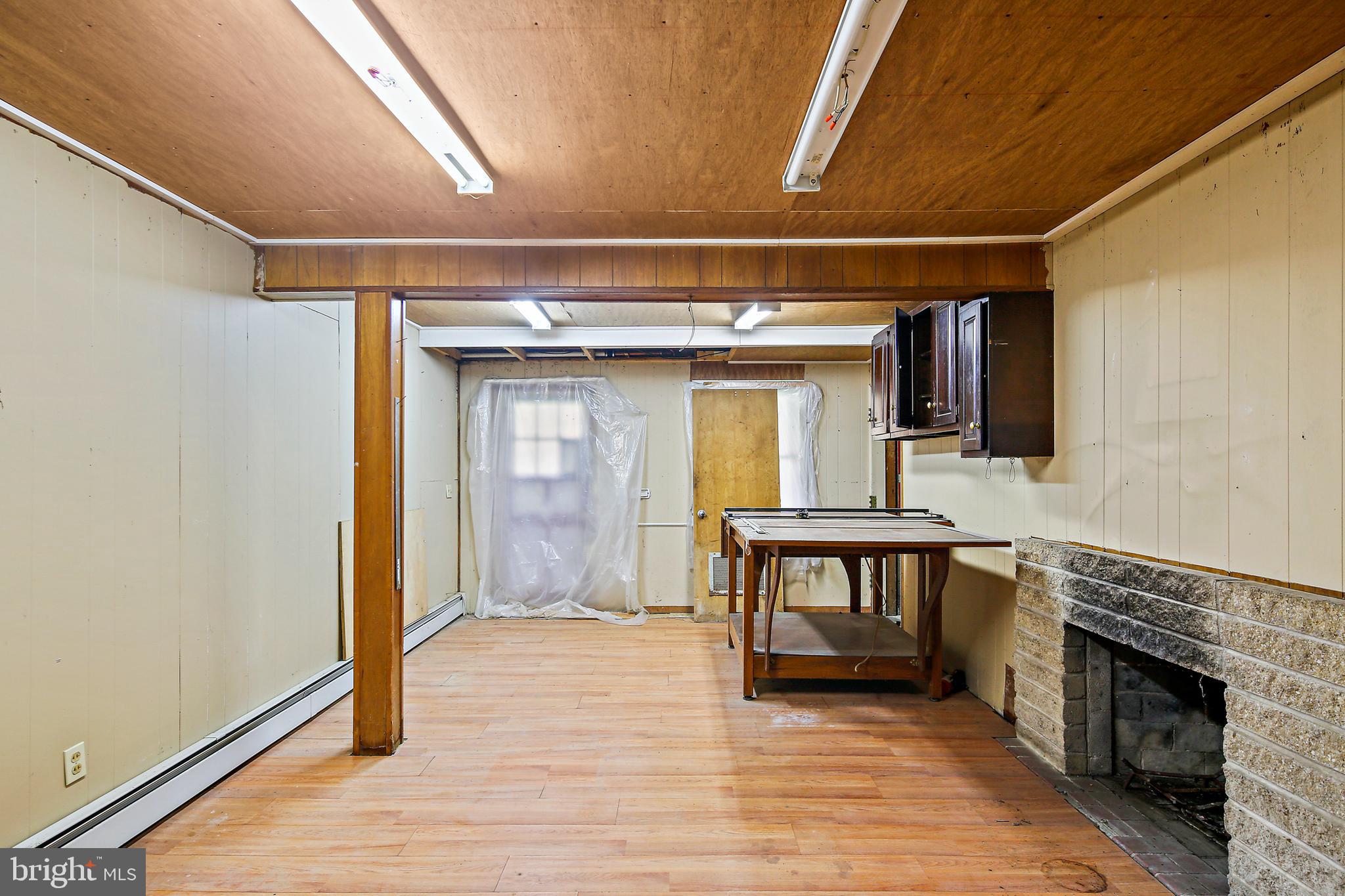 WHITE HALL - Residential