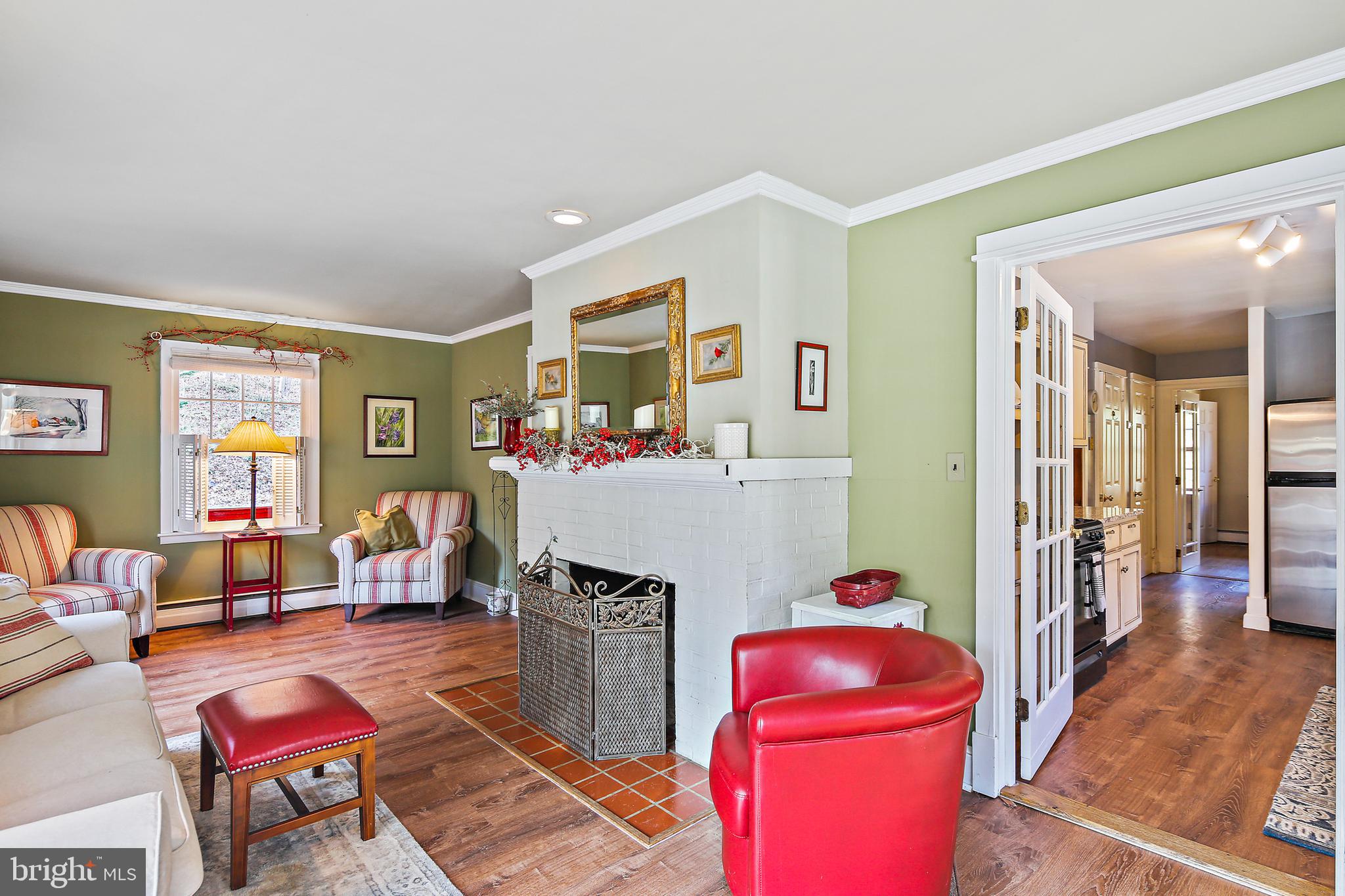 WHITE HALL - Residential