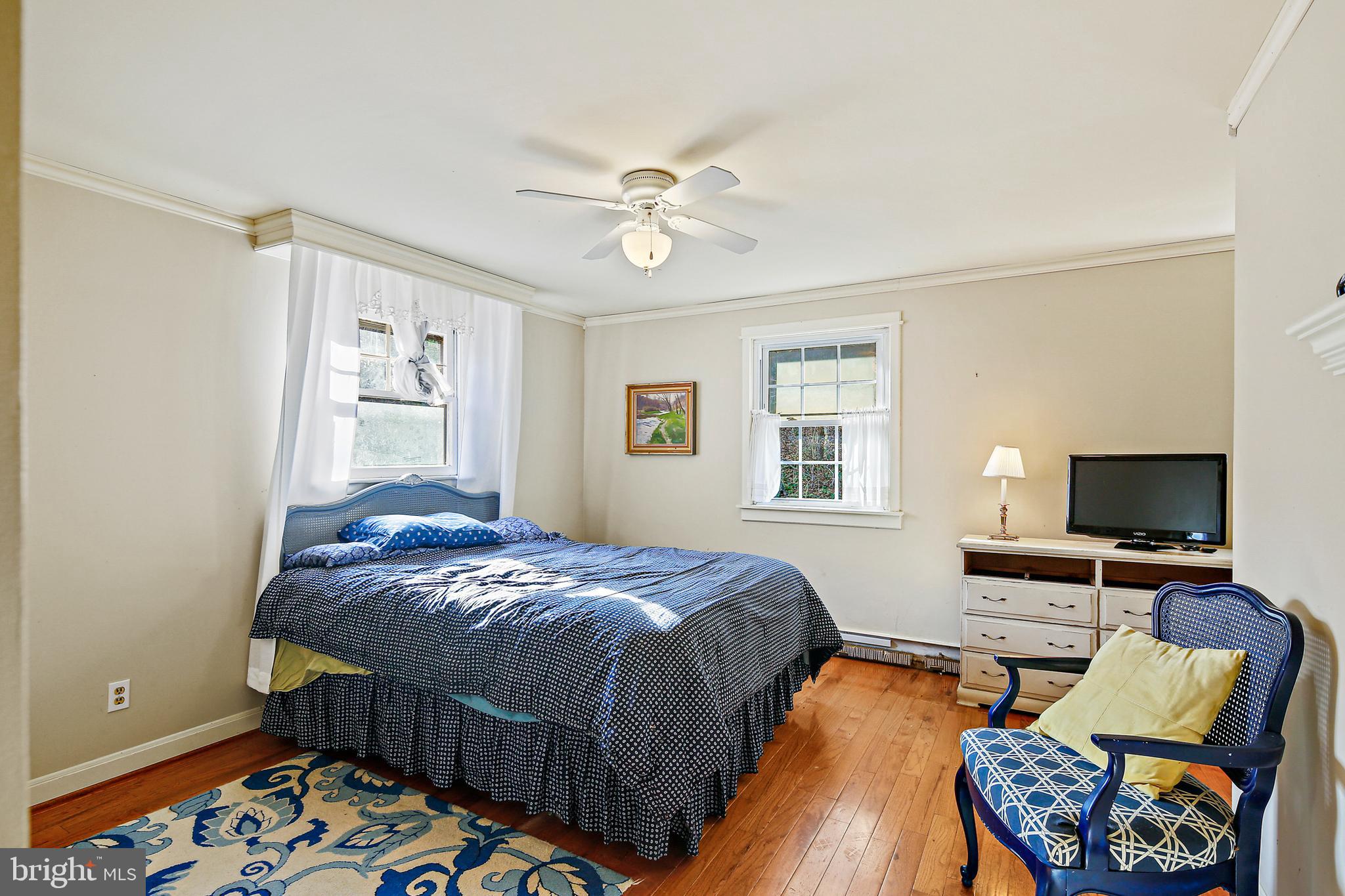 WHITE HALL - Residential