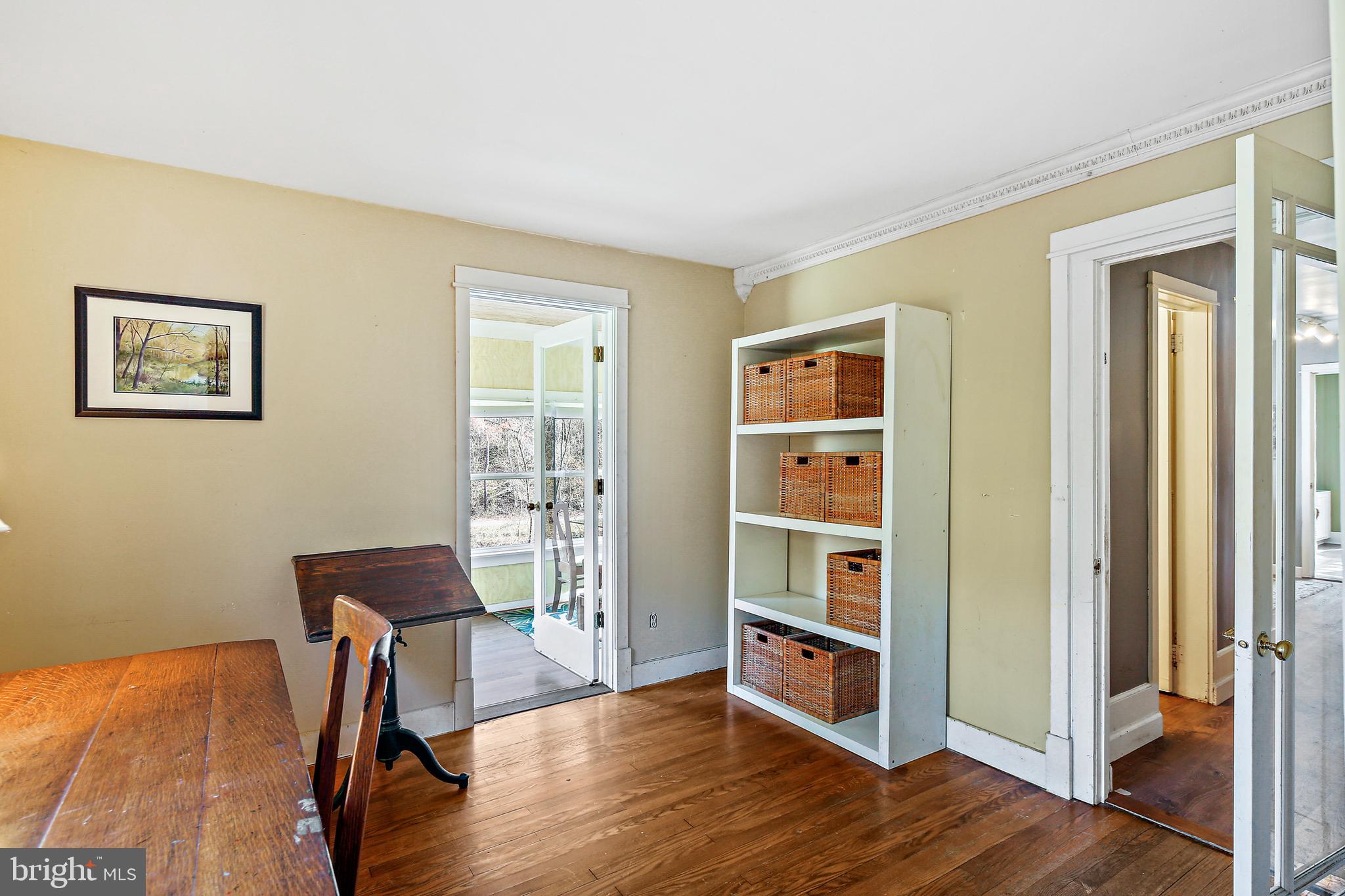 WHITE HALL - Residential