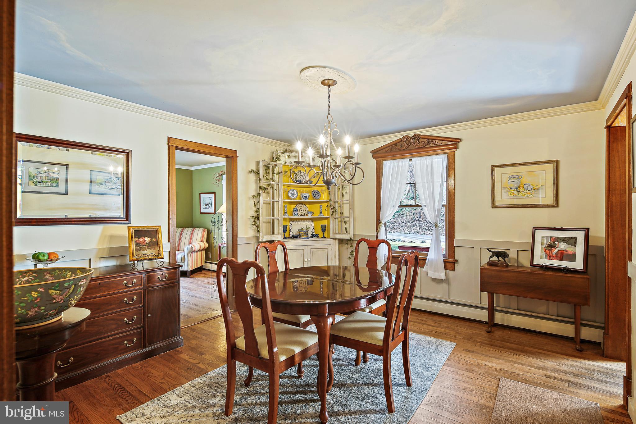 WHITE HALL - Residential