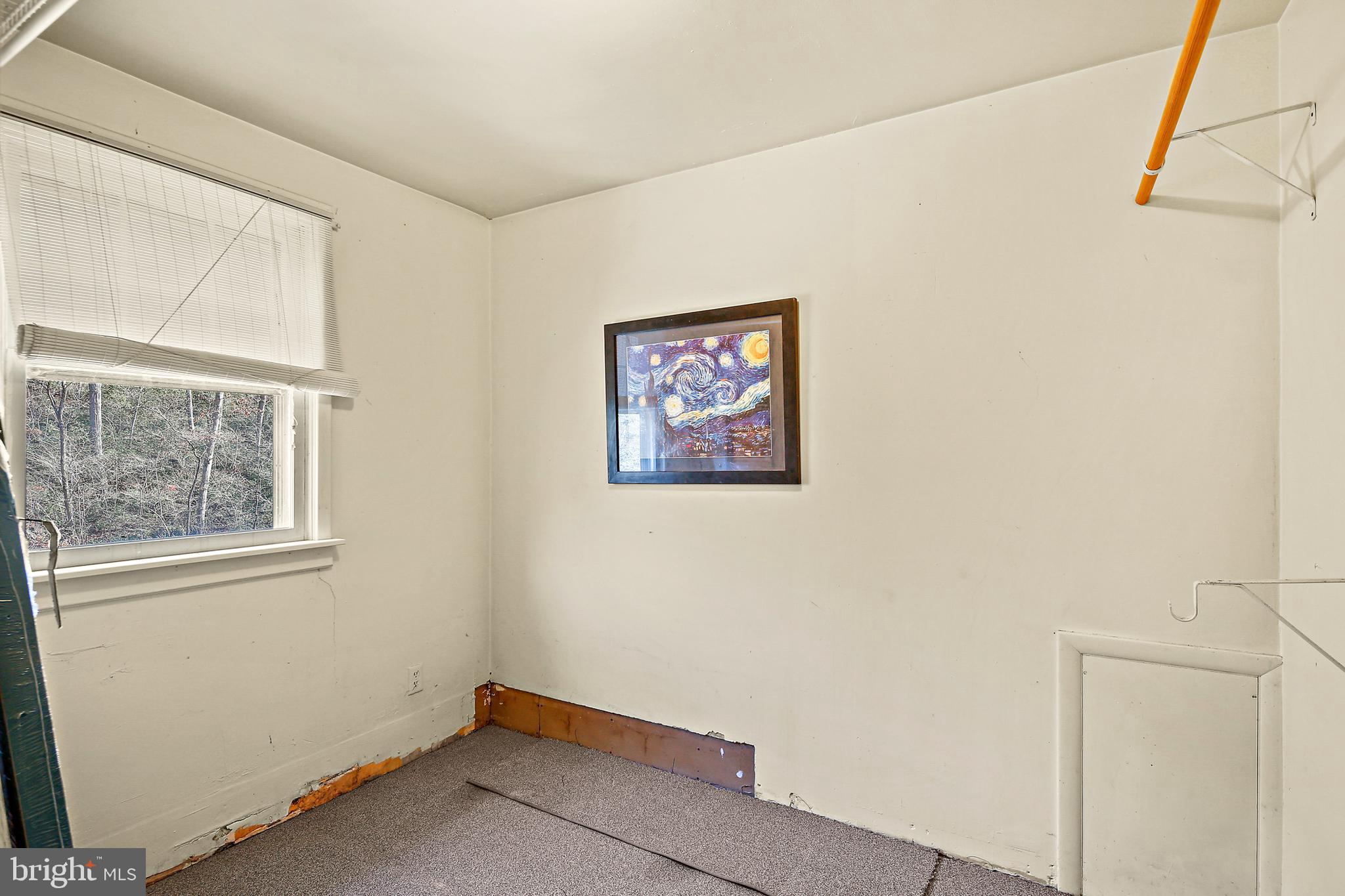 WHITE HALL - Residential