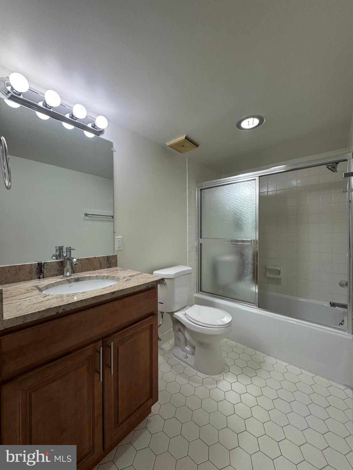 RACQUET CLUB - Residential