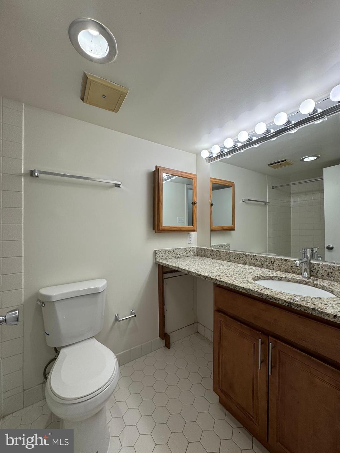 RACQUET CLUB - Residential