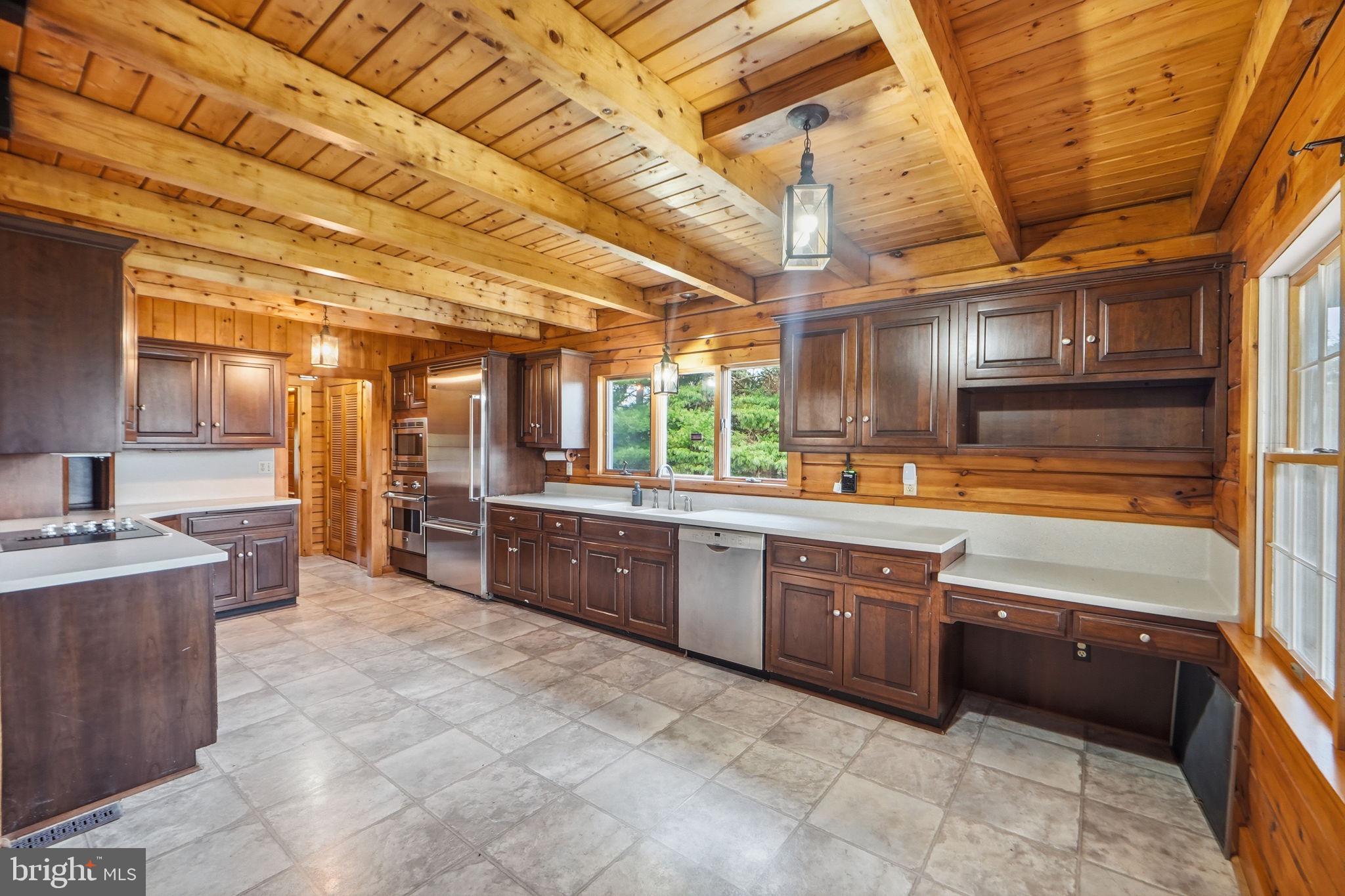 POOLESVILLE OUTSIDE - Residential