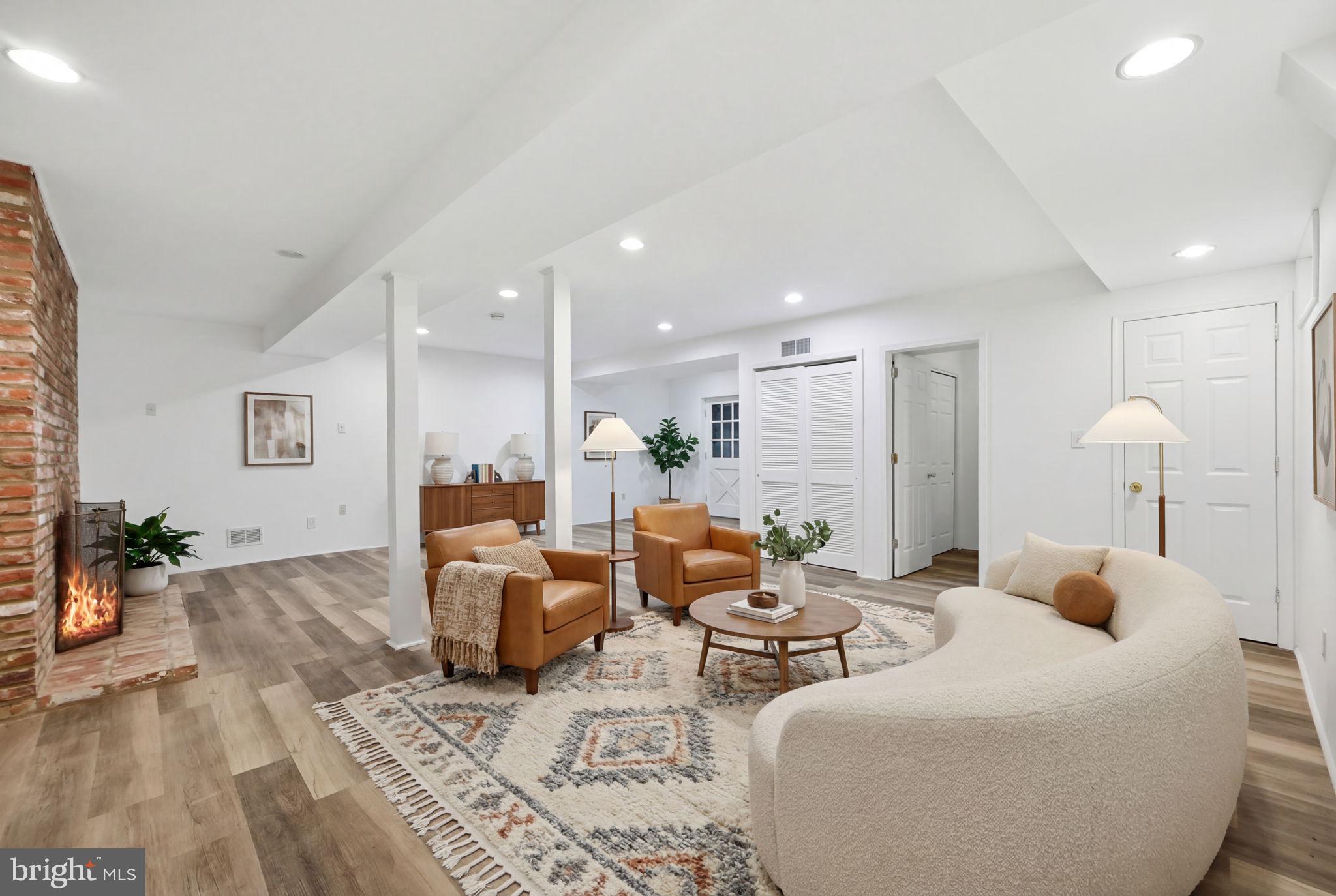 POOLESVILLE OUTSIDE - Residential