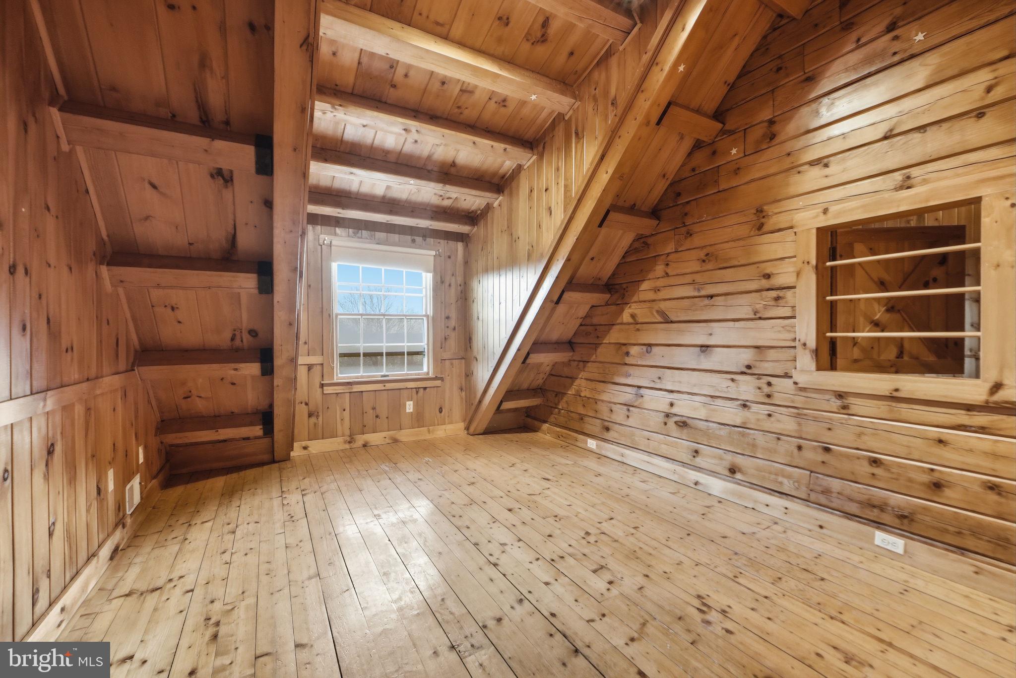 POOLESVILLE OUTSIDE - Residential