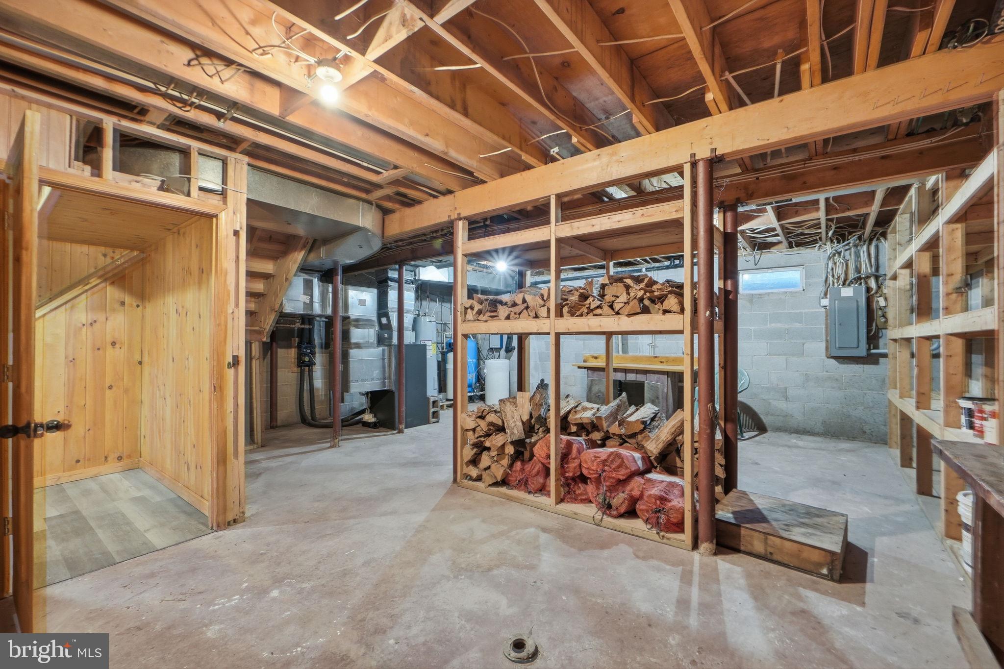 POOLESVILLE OUTSIDE - Residential