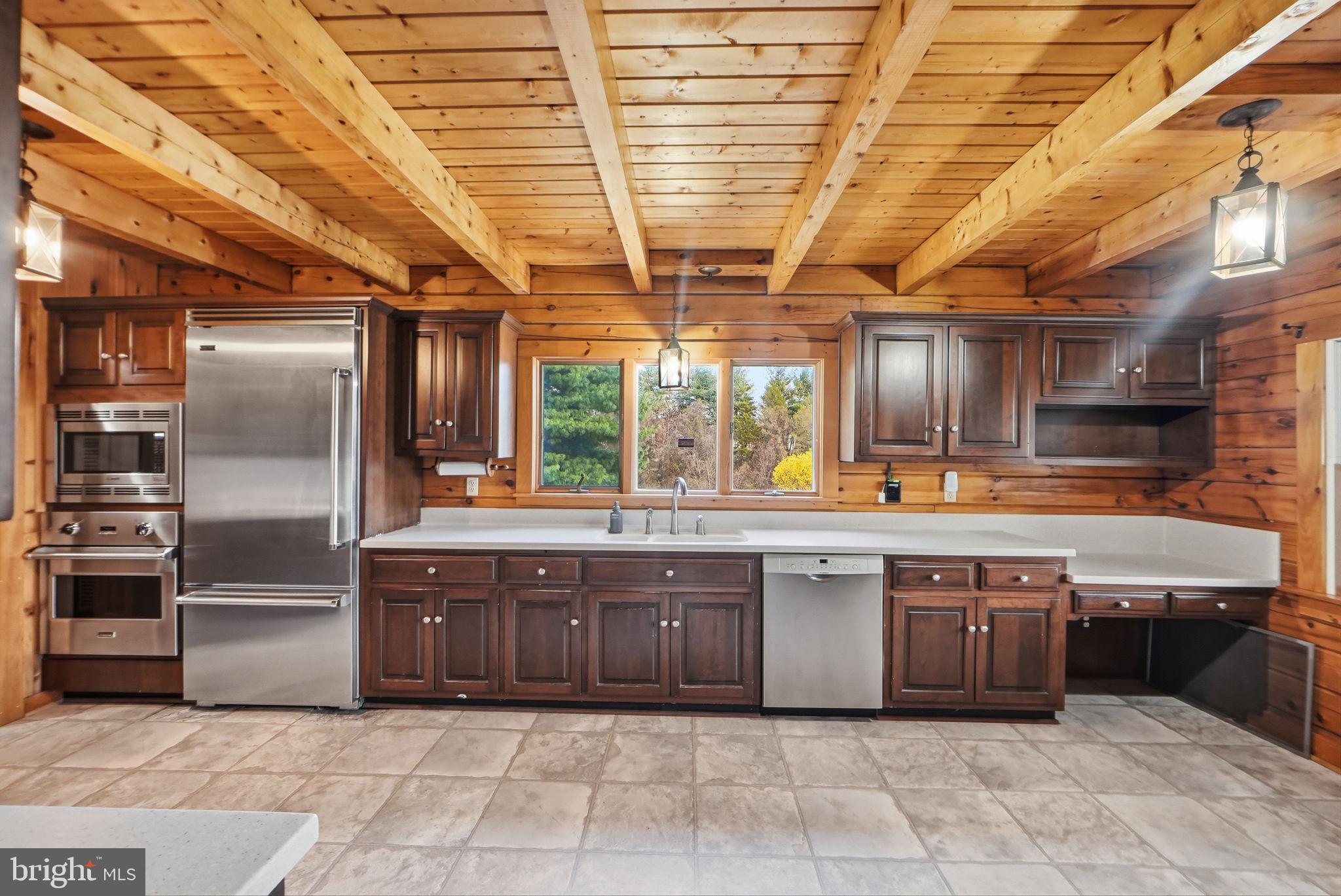 POOLESVILLE OUTSIDE - Residential