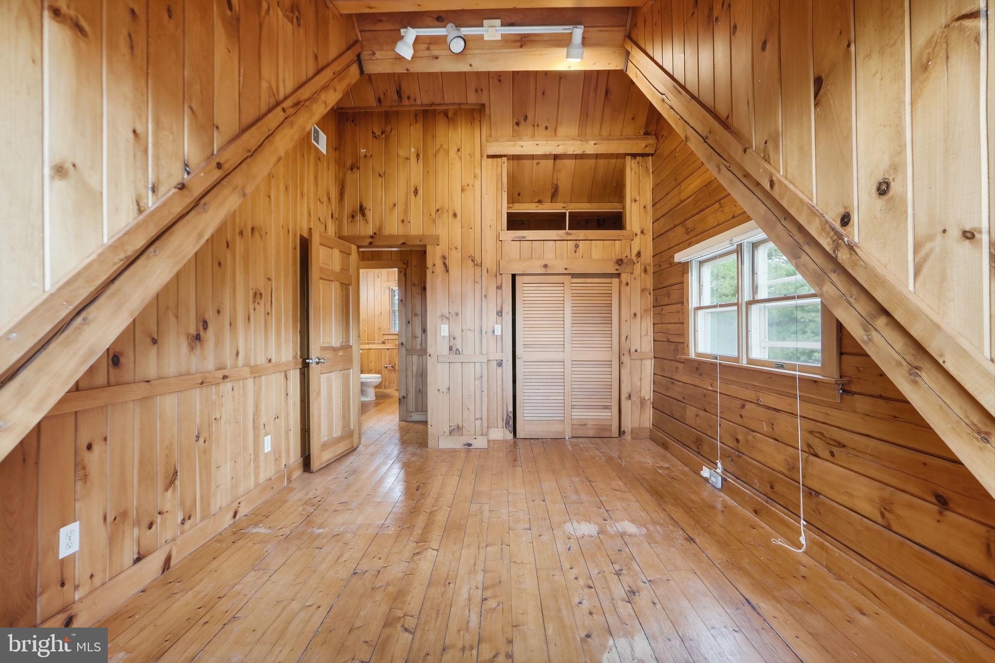 POOLESVILLE OUTSIDE - Residential