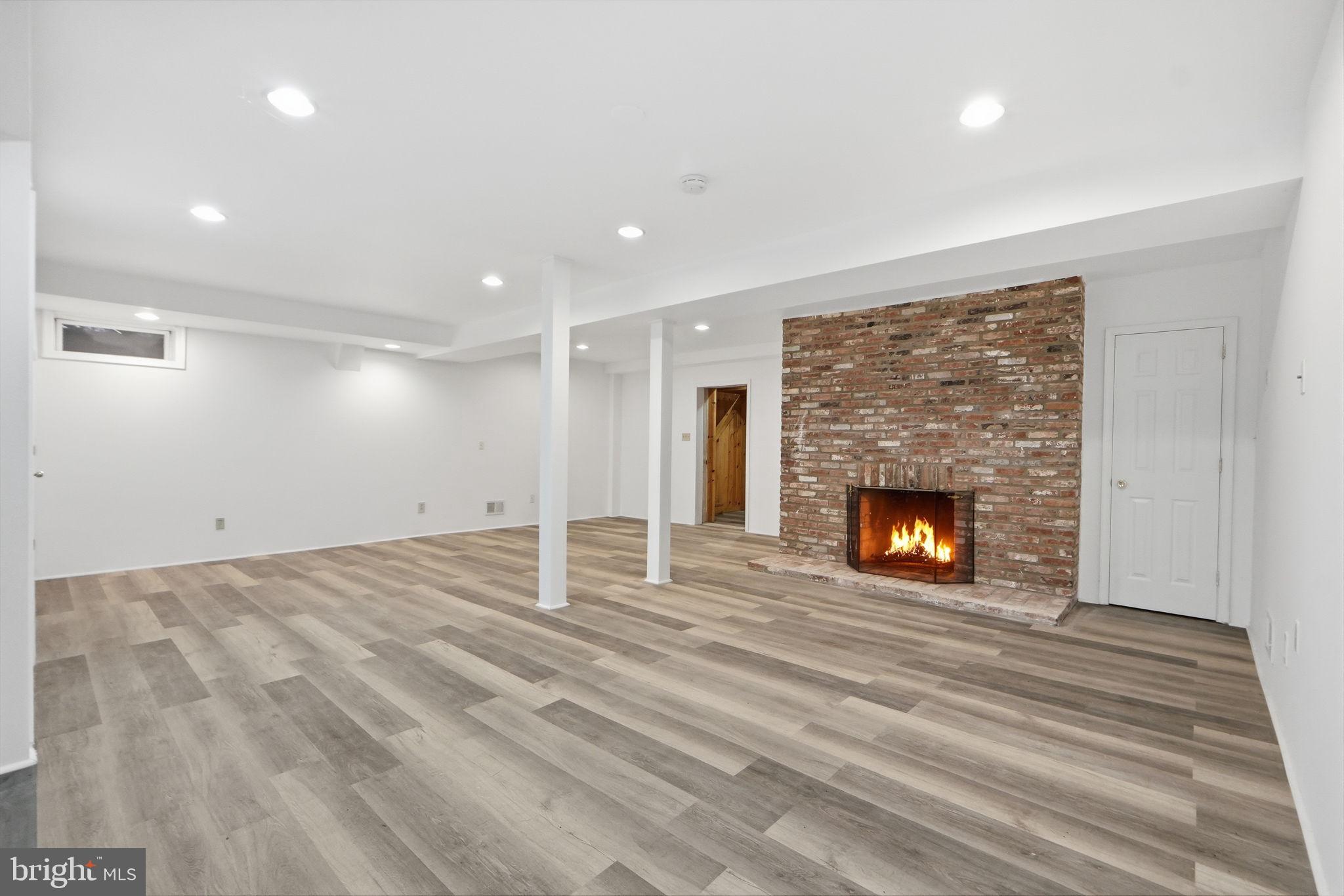 POOLESVILLE OUTSIDE - Residential