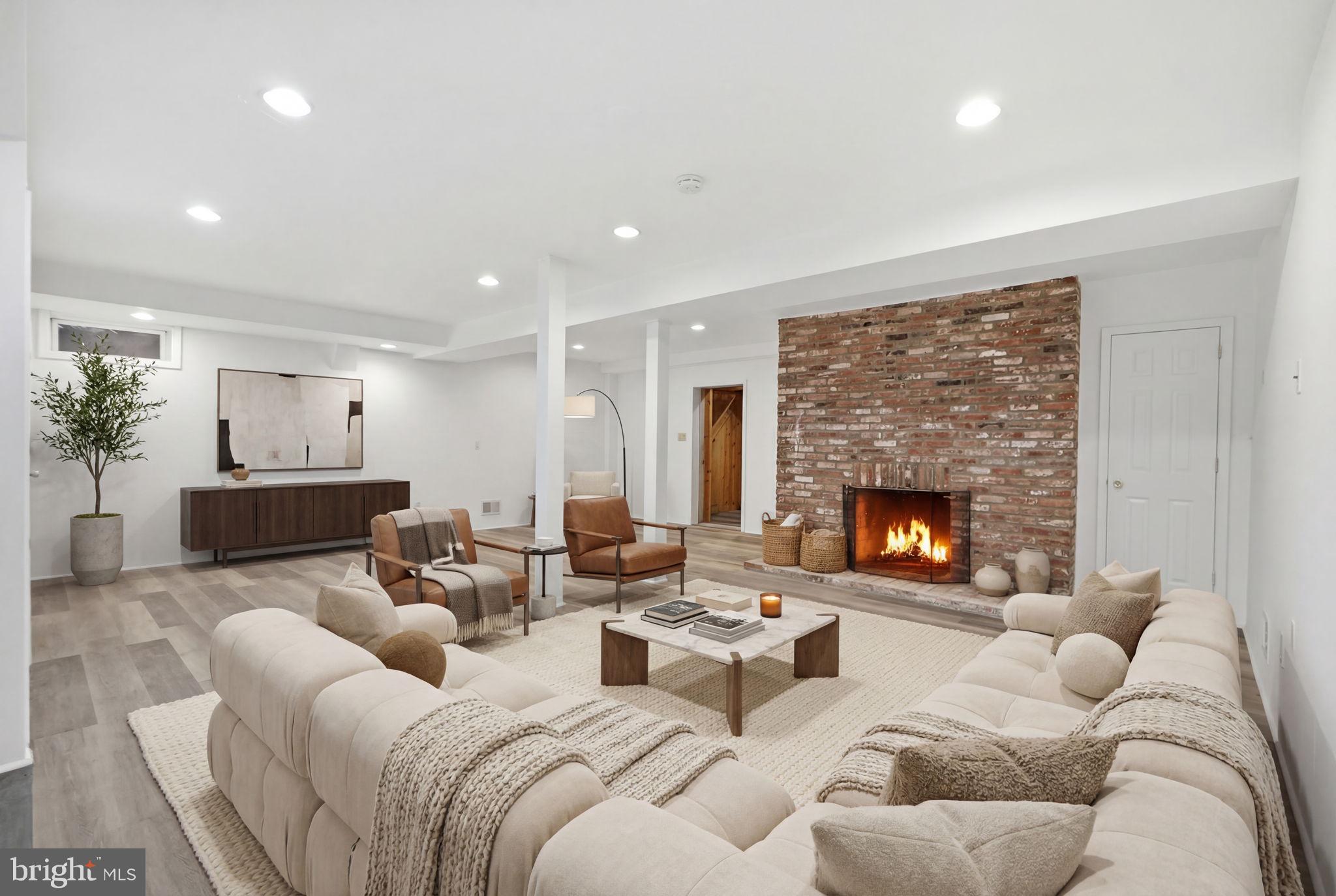 POOLESVILLE OUTSIDE - Residential