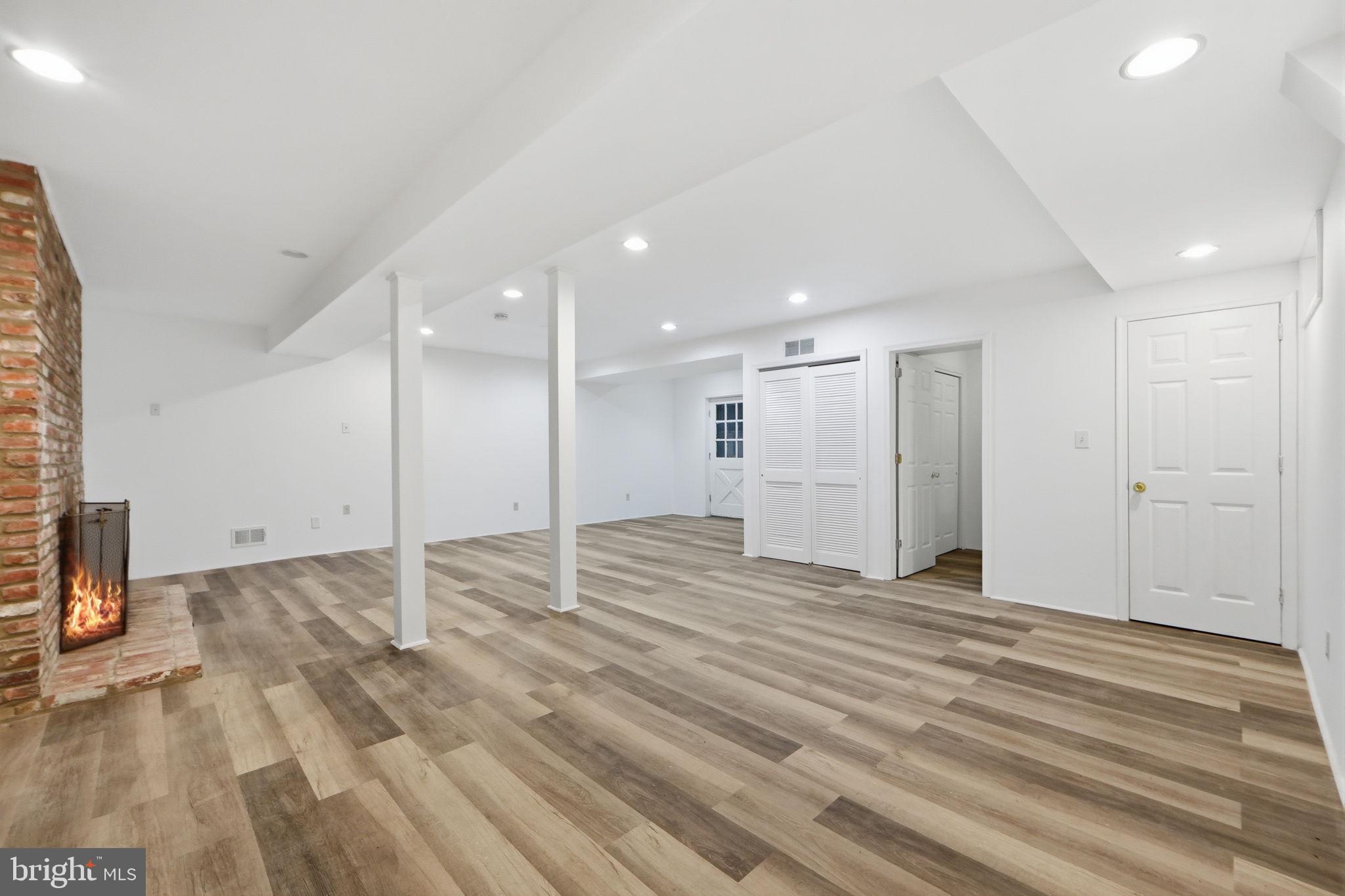 POOLESVILLE OUTSIDE - Residential