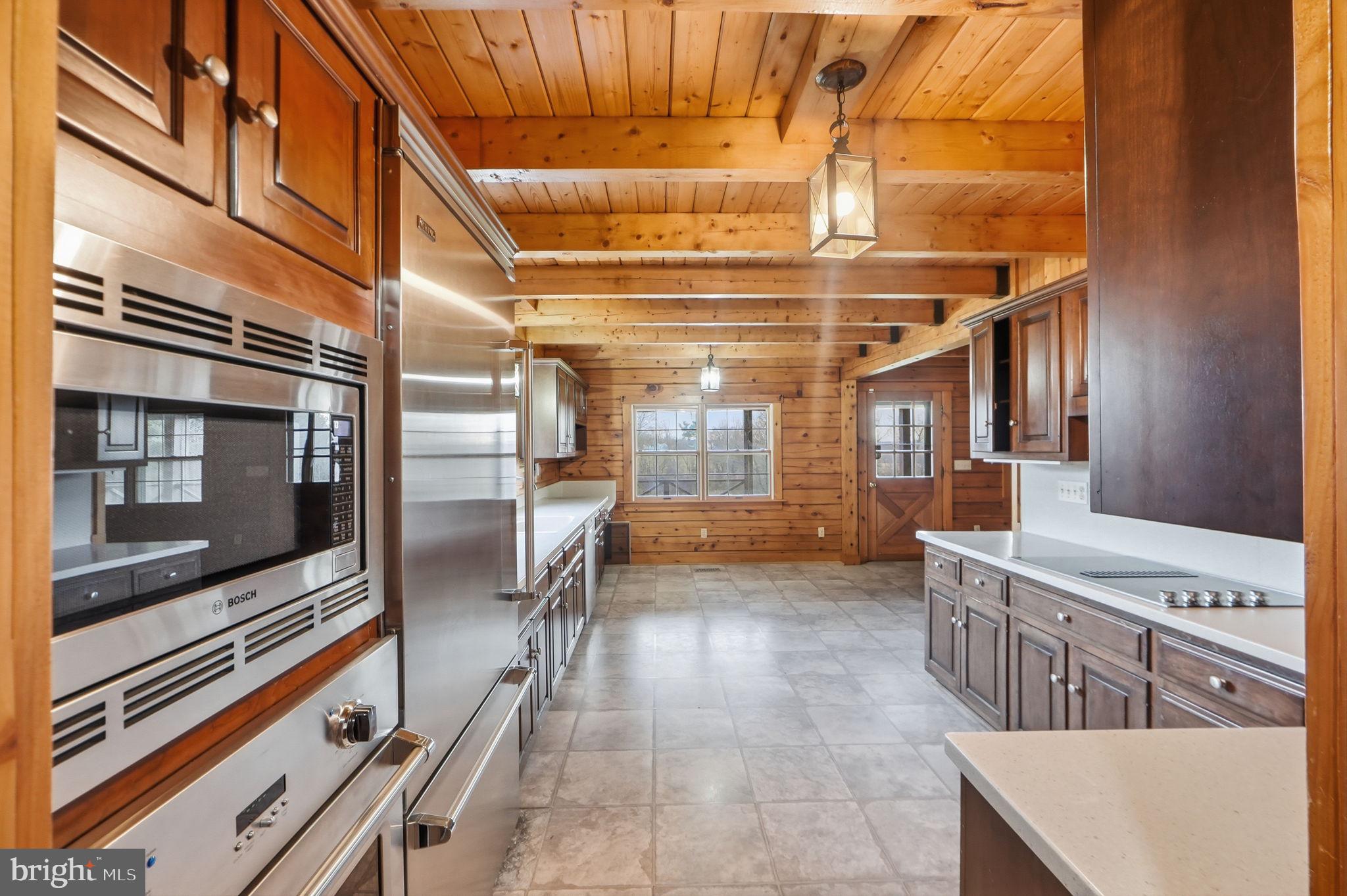 POOLESVILLE OUTSIDE - Residential