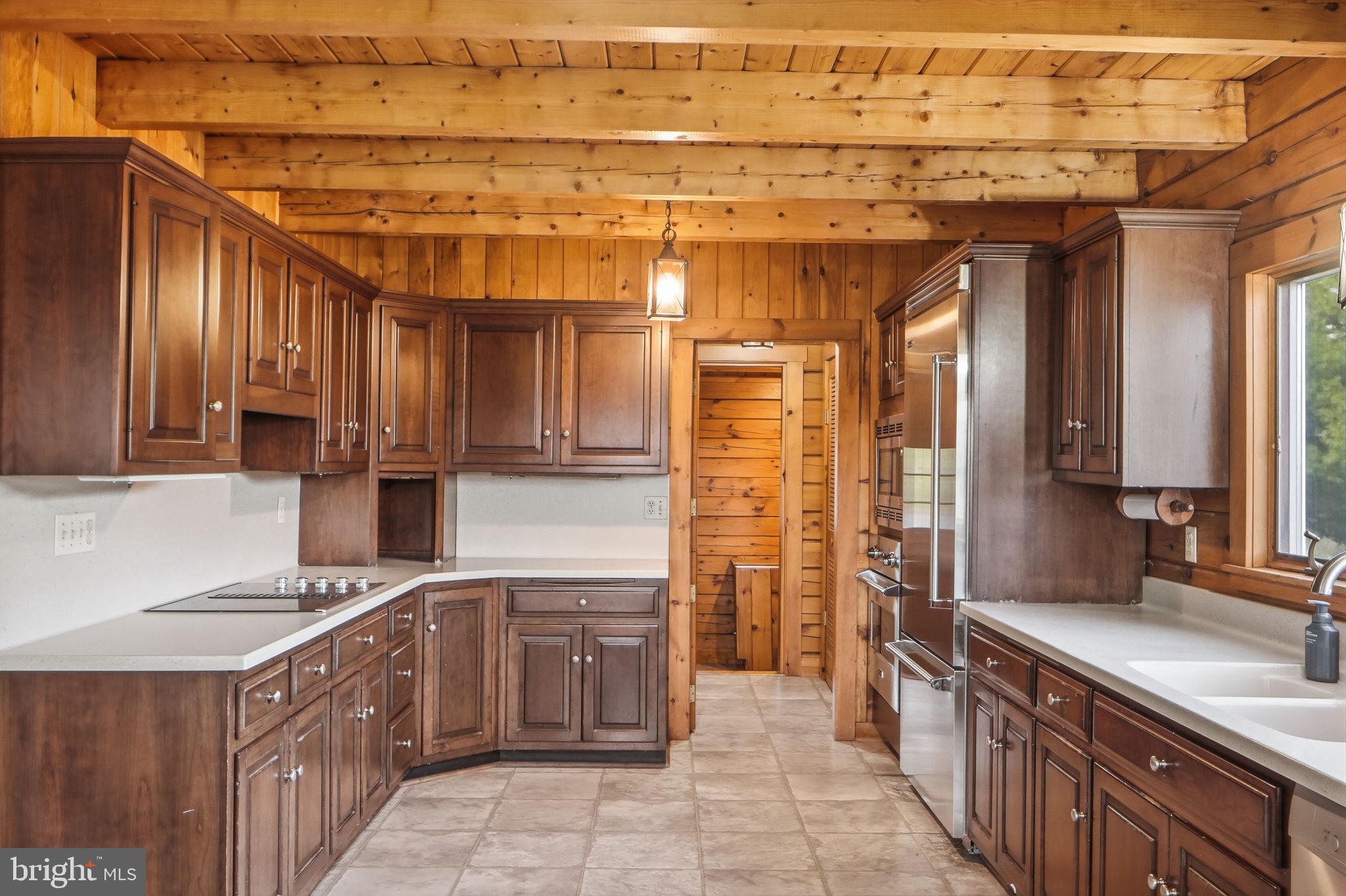 POOLESVILLE OUTSIDE - Residential