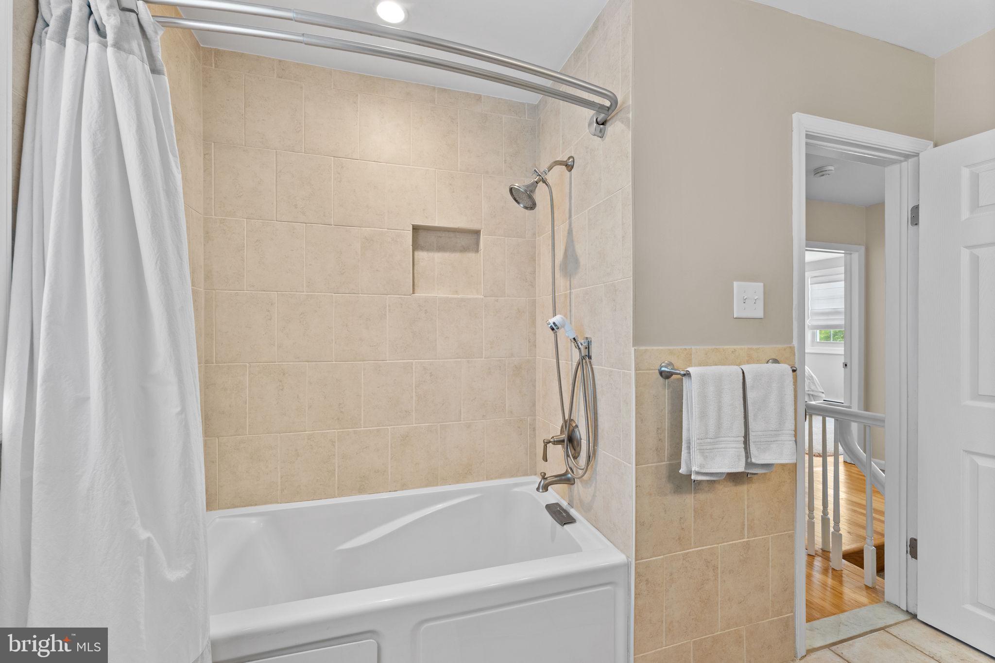 BELLE AIRE - Residential