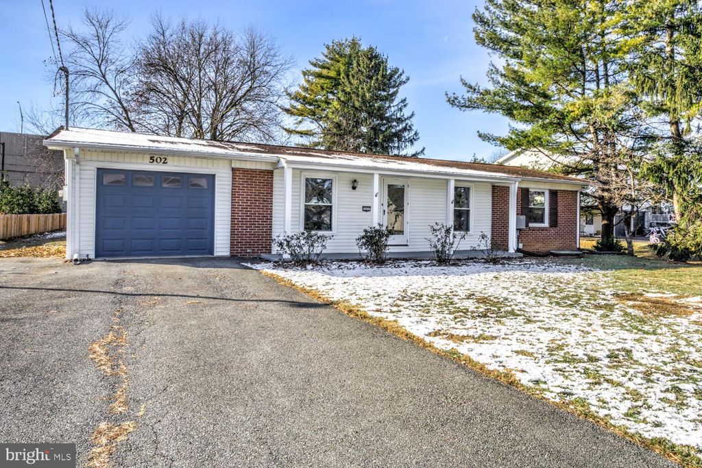 Photo of 502 Oak Grove Drive, LANCASTER, PA 17601 (MLS # PALA2062216)