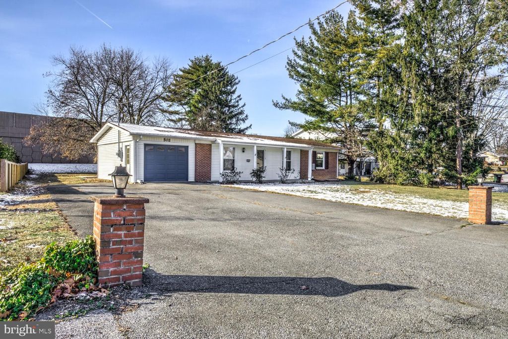 Photo of 502 Oak Grove Drive, LANCASTER, PA 17601 (MLS # PALA2062216)