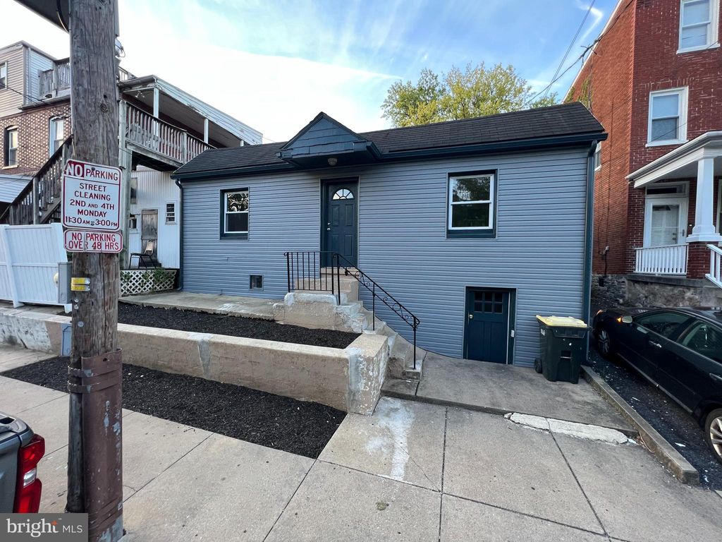 Photo of 346 E ROSS ST, LANCASTER, PA 17602 (MLS # PALA2040358)