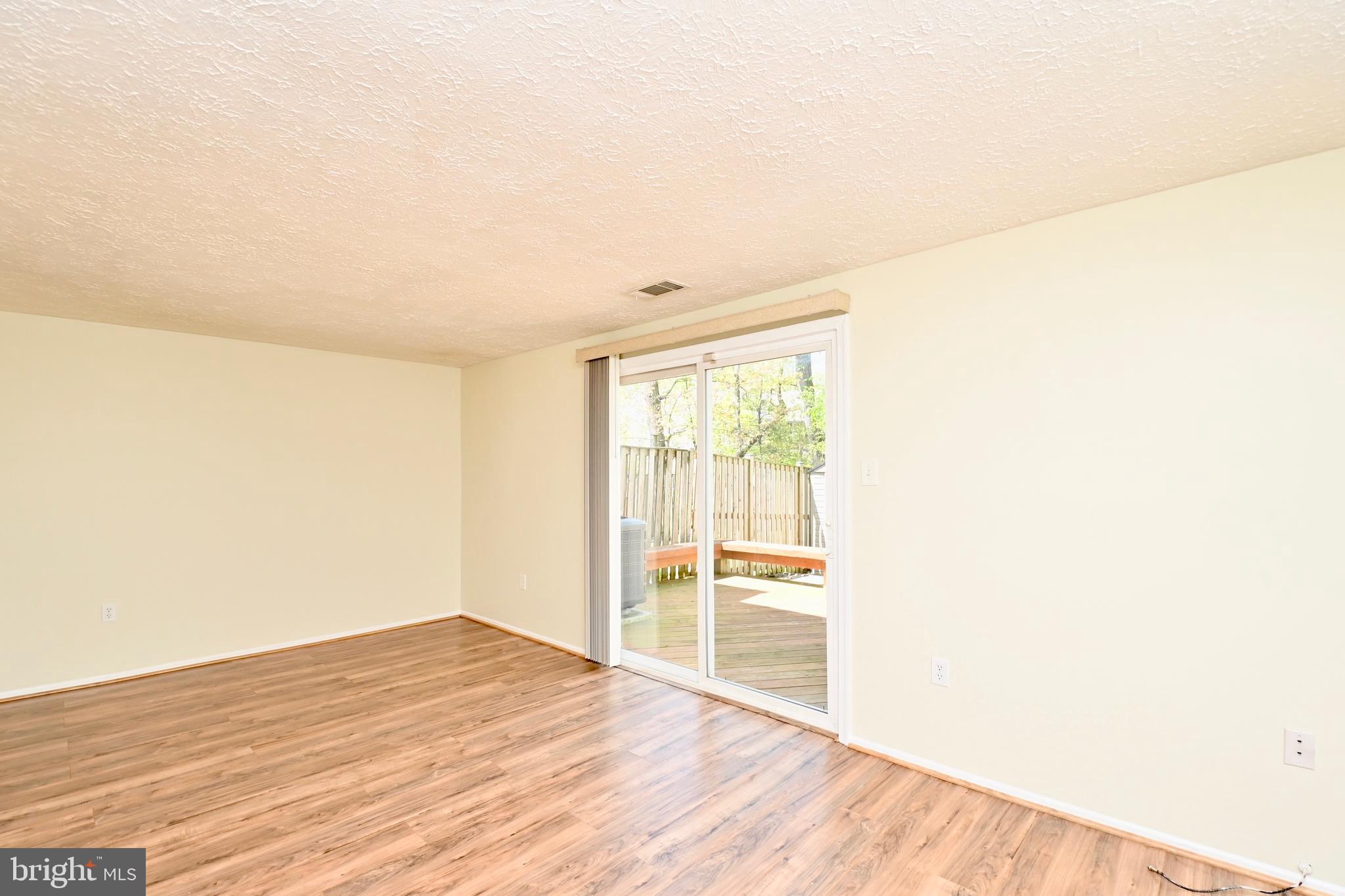 WHITE OAK VILLAGE SUB - Residential Lease