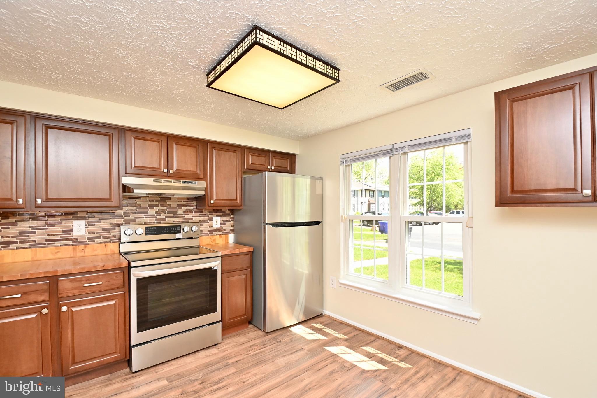 WHITE OAK VILLAGE SUB - Residential Lease