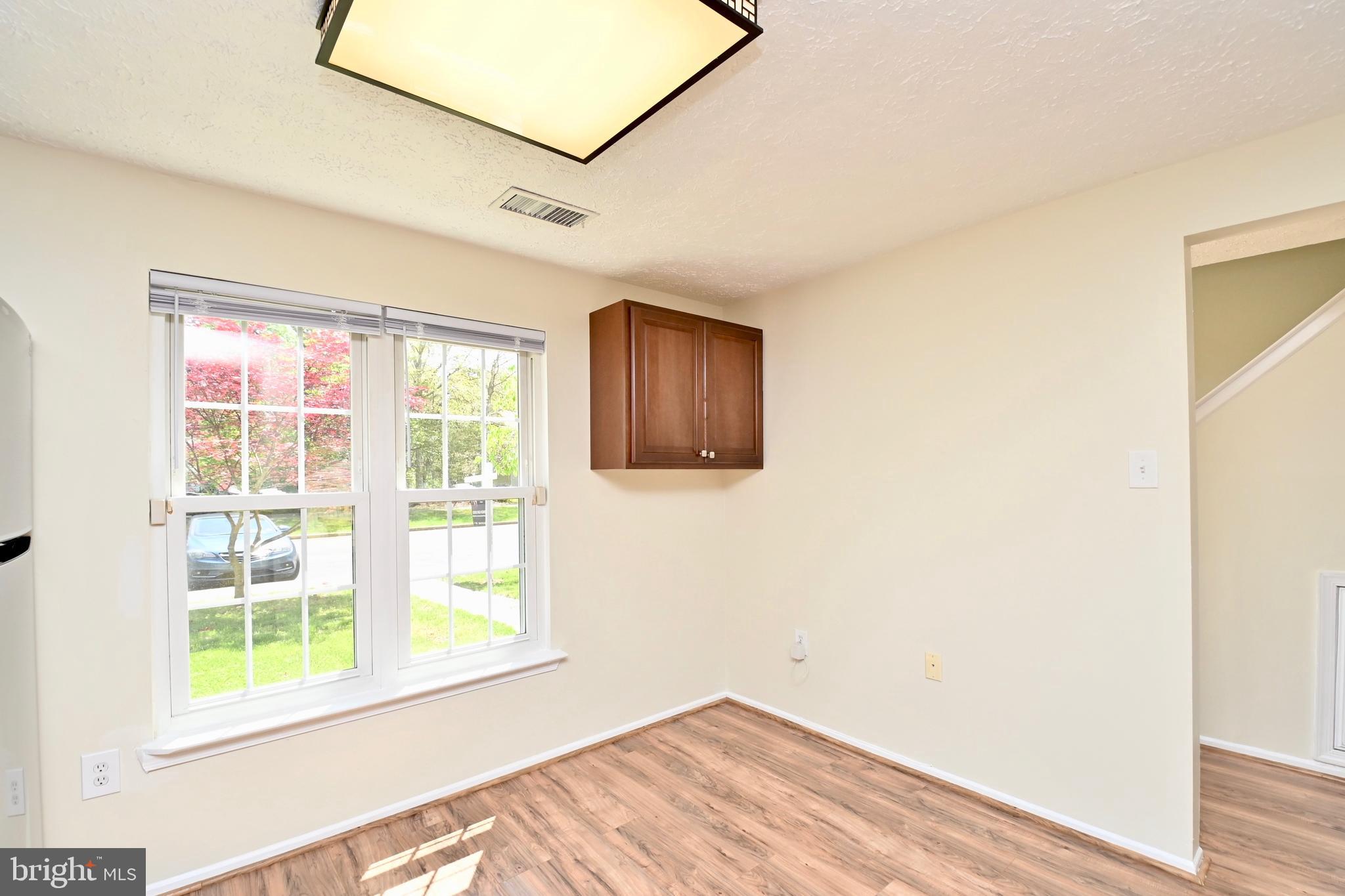 WHITE OAK VILLAGE SUB - Residential Lease