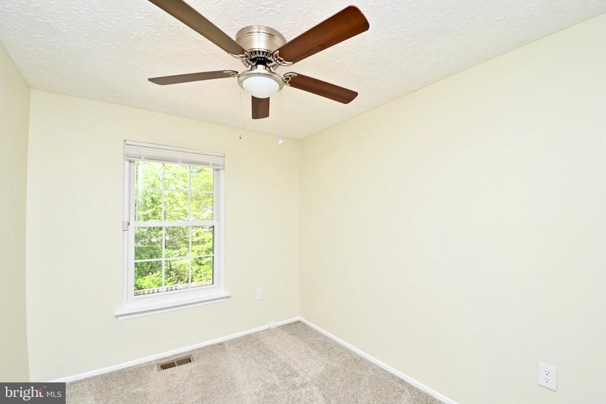 WHITE OAK VILLAGE SUB - Residential Lease