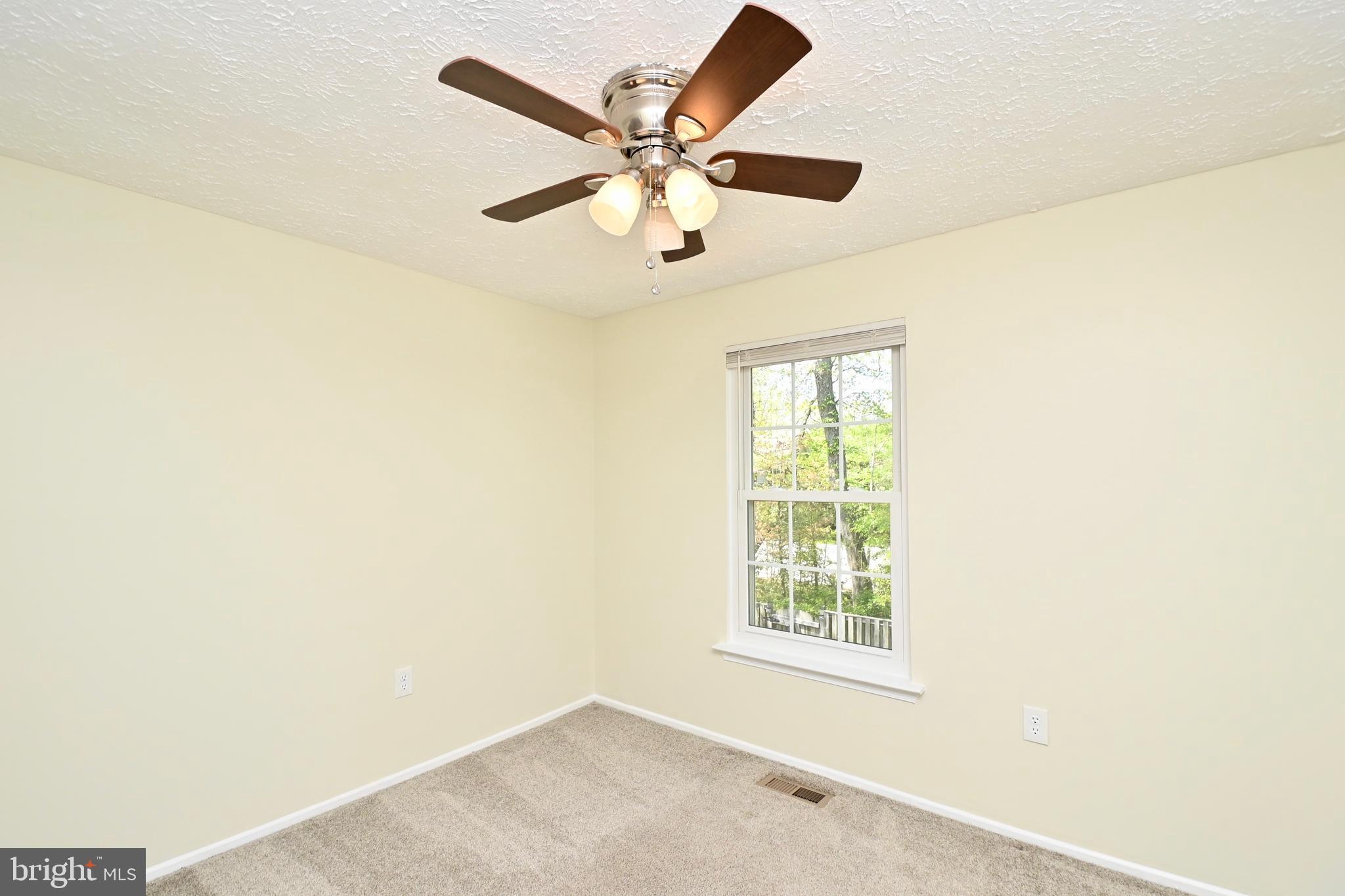 WHITE OAK VILLAGE SUB - Residential Lease