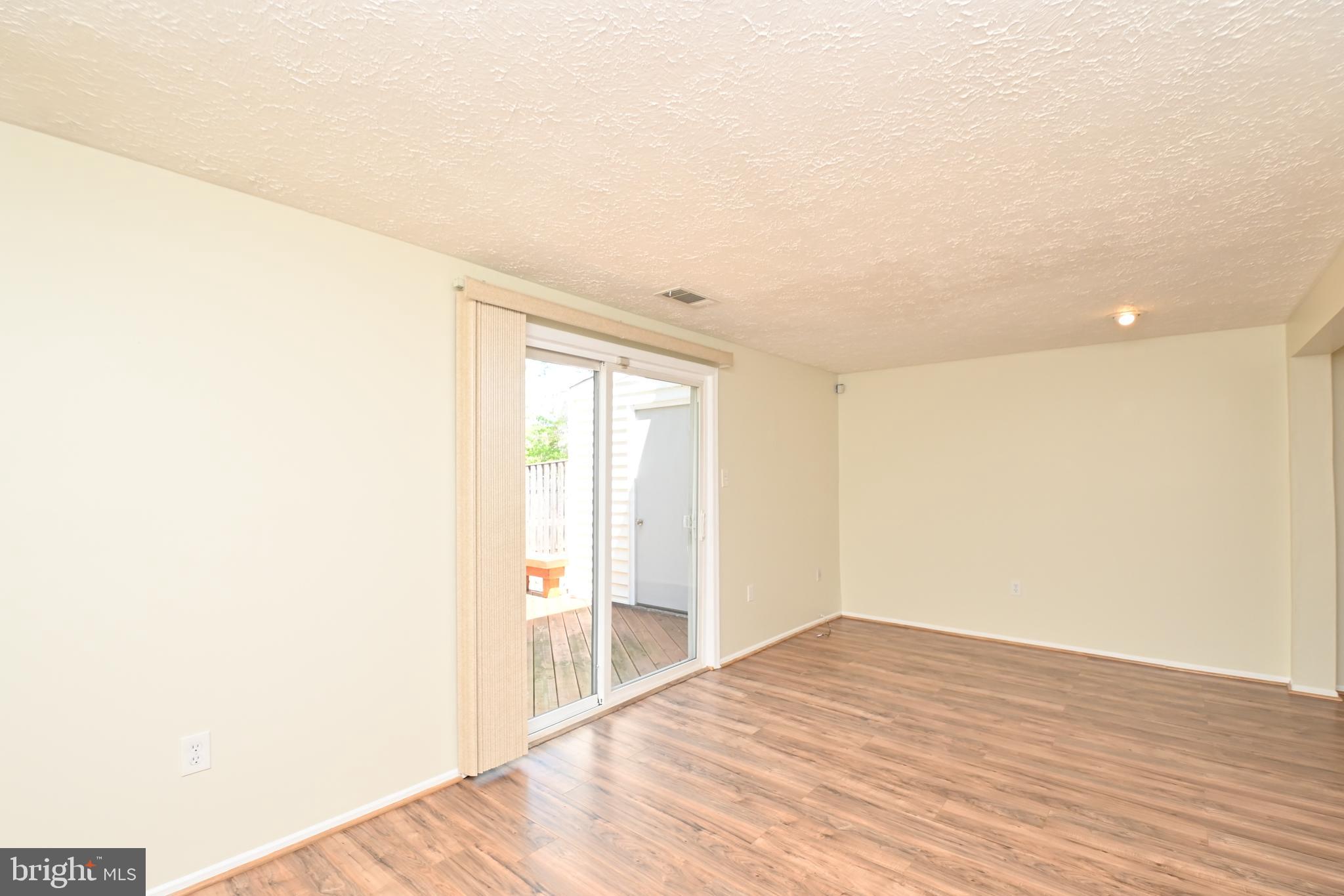 WHITE OAK VILLAGE SUB - Residential Lease