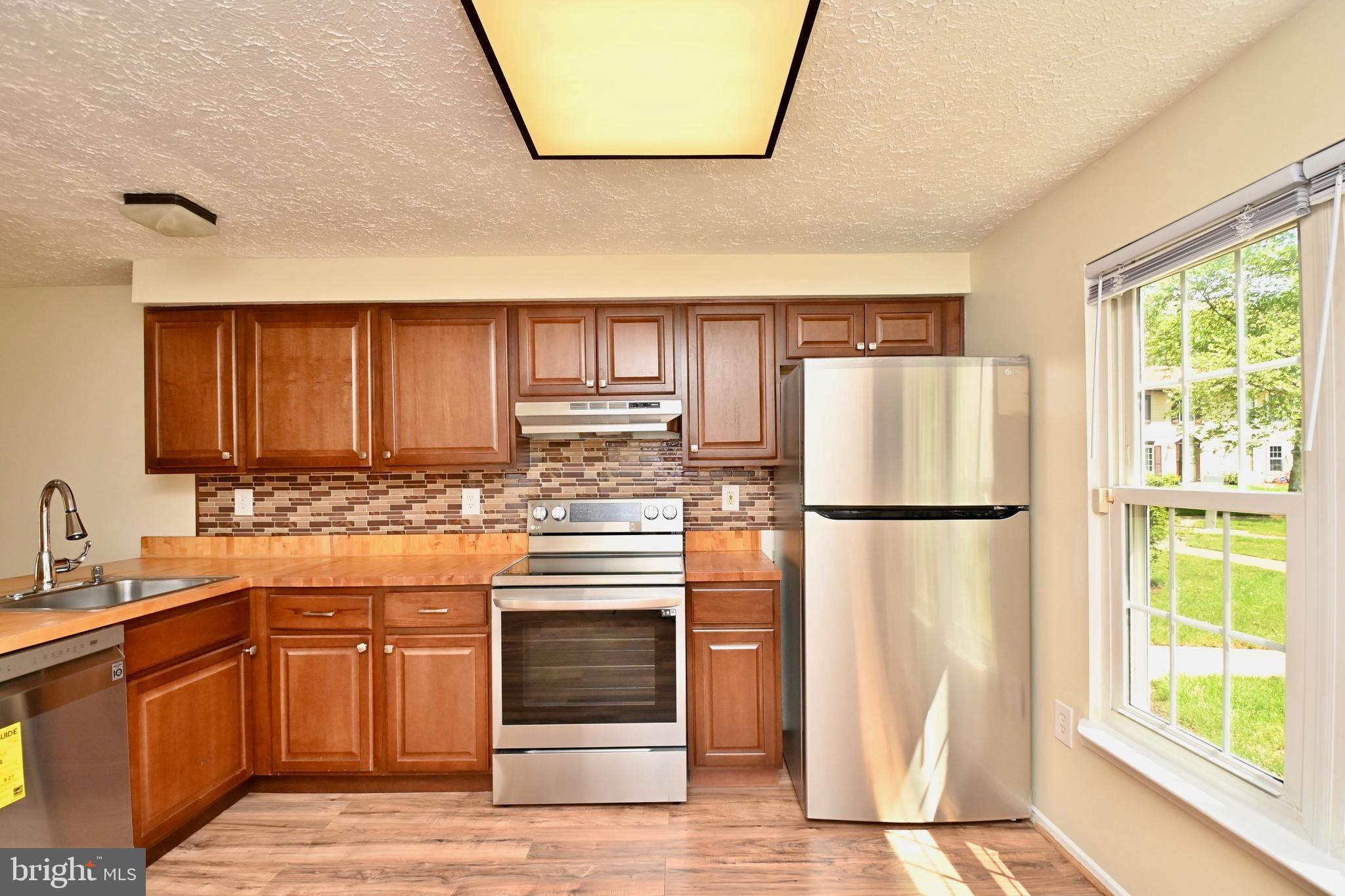 WHITE OAK VILLAGE SUB - Residential Lease