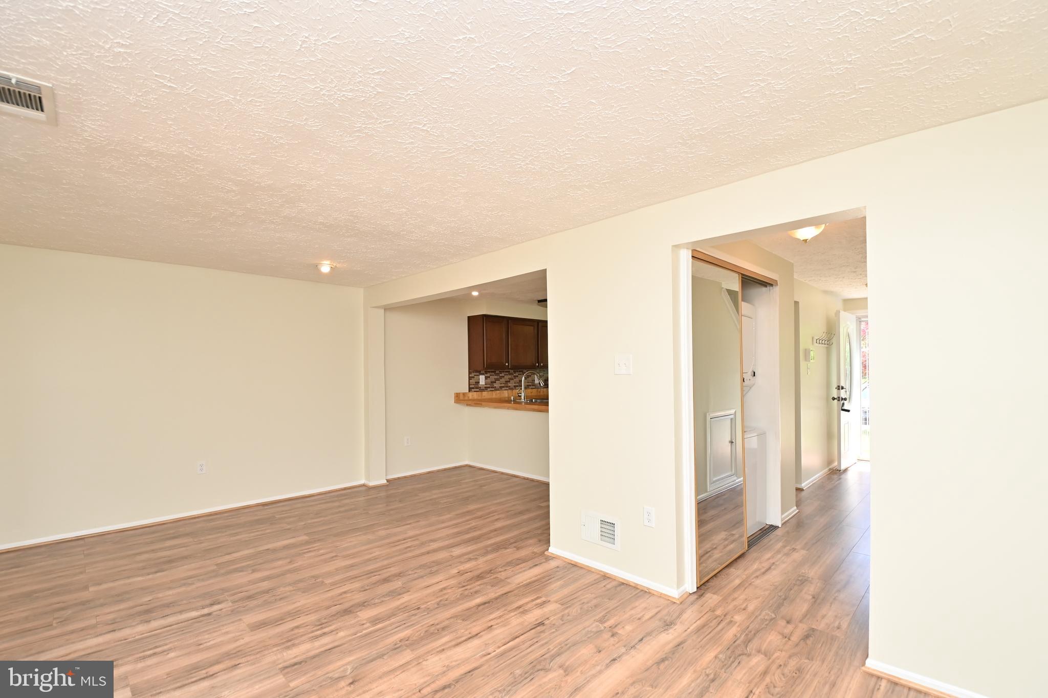 WHITE OAK VILLAGE SUB - Residential Lease