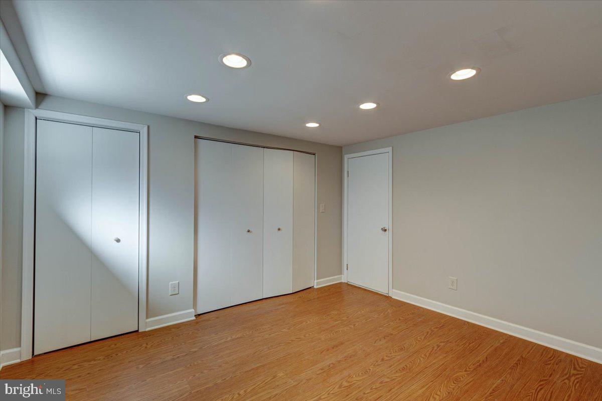 LIVINGSTON OAKS - Residential Lease