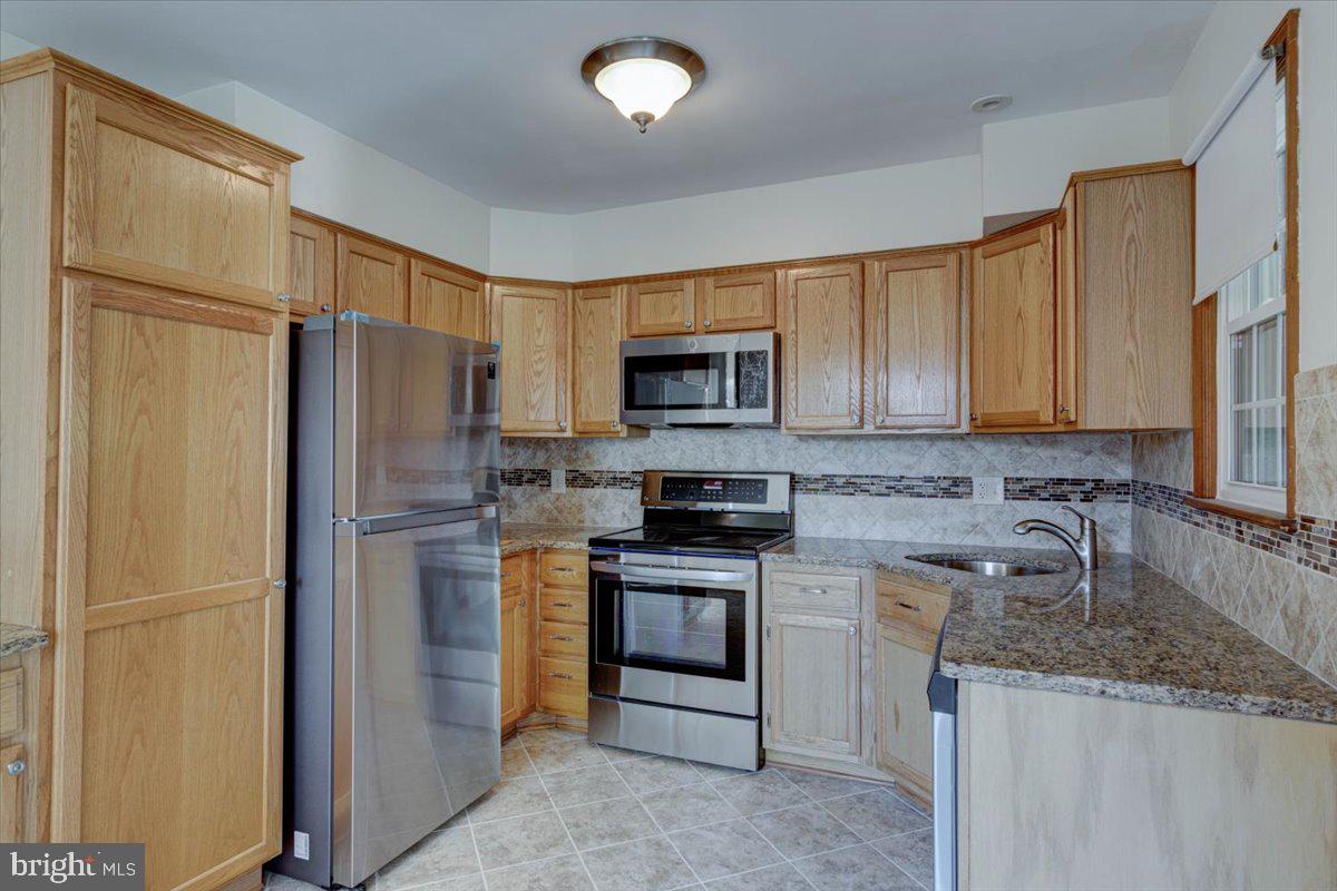 LIVINGSTON OAKS - Residential Lease