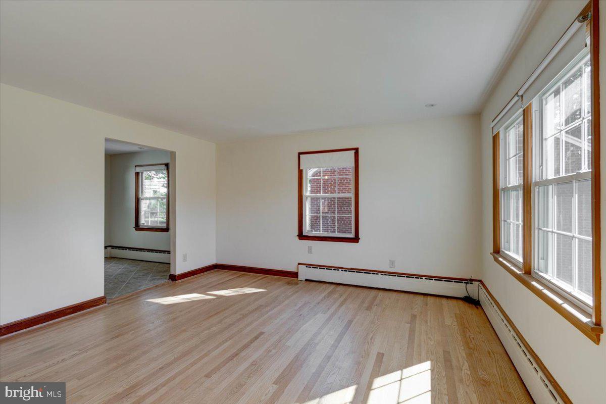 LIVINGSTON OAKS - Residential Lease